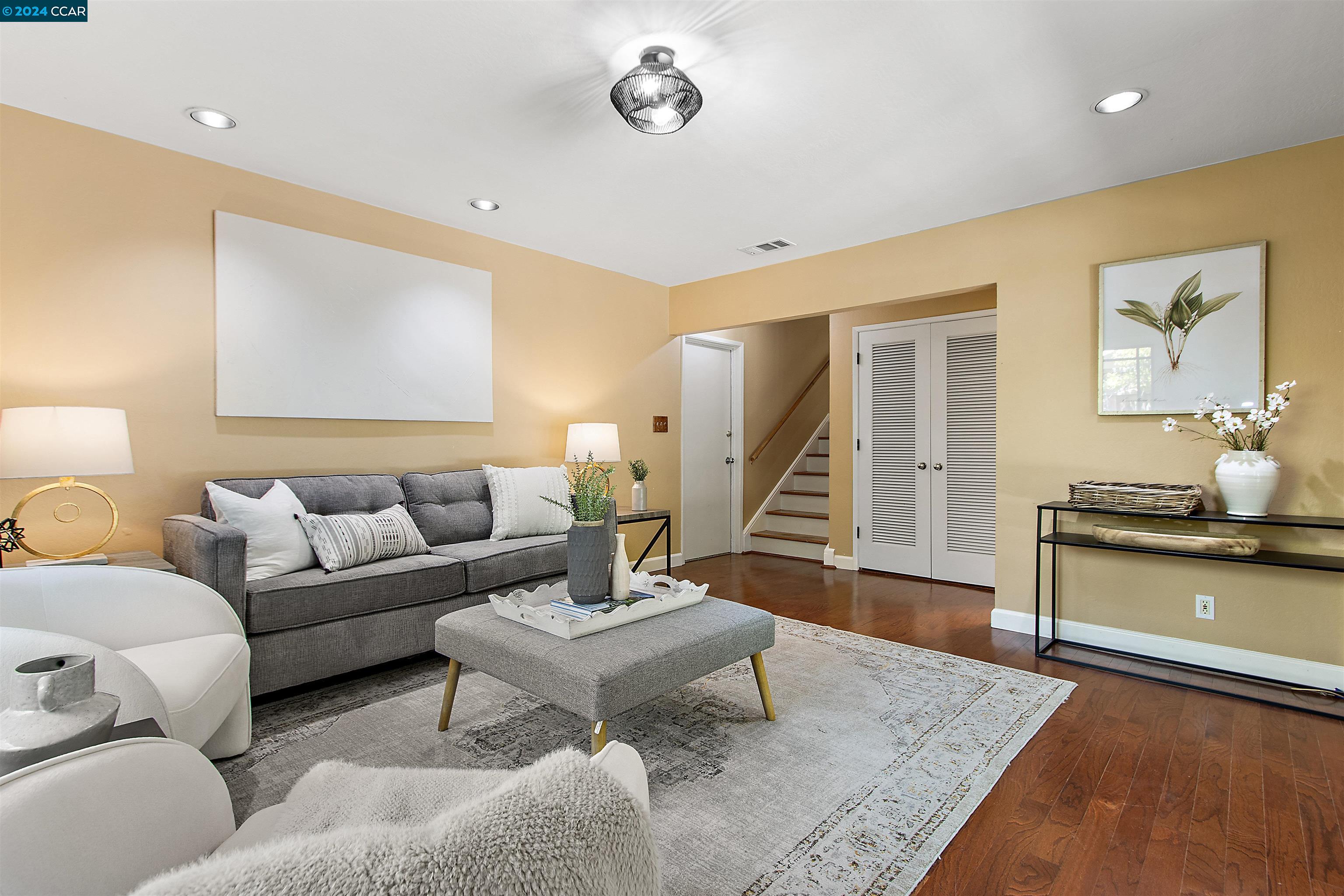 253 Valley Dr