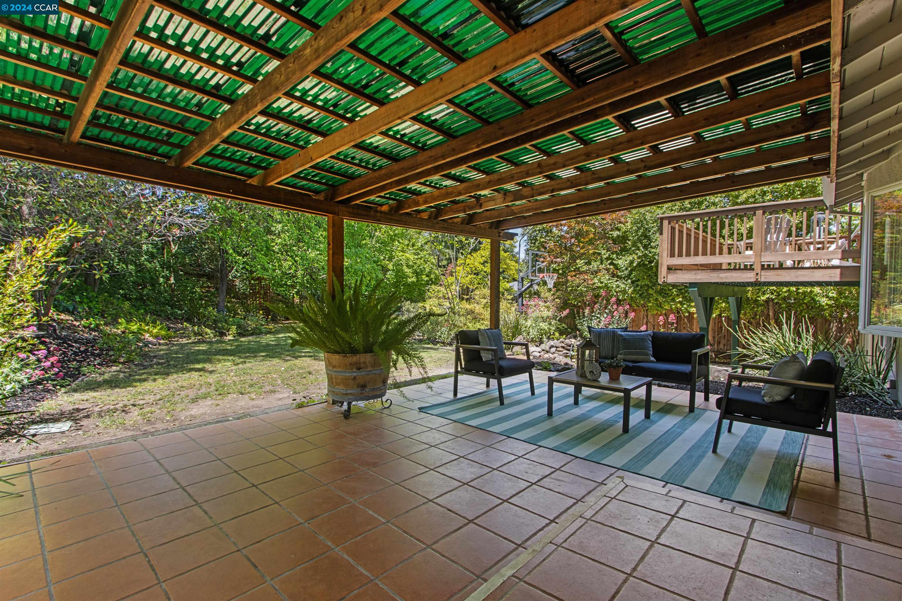 253 Valley Dr