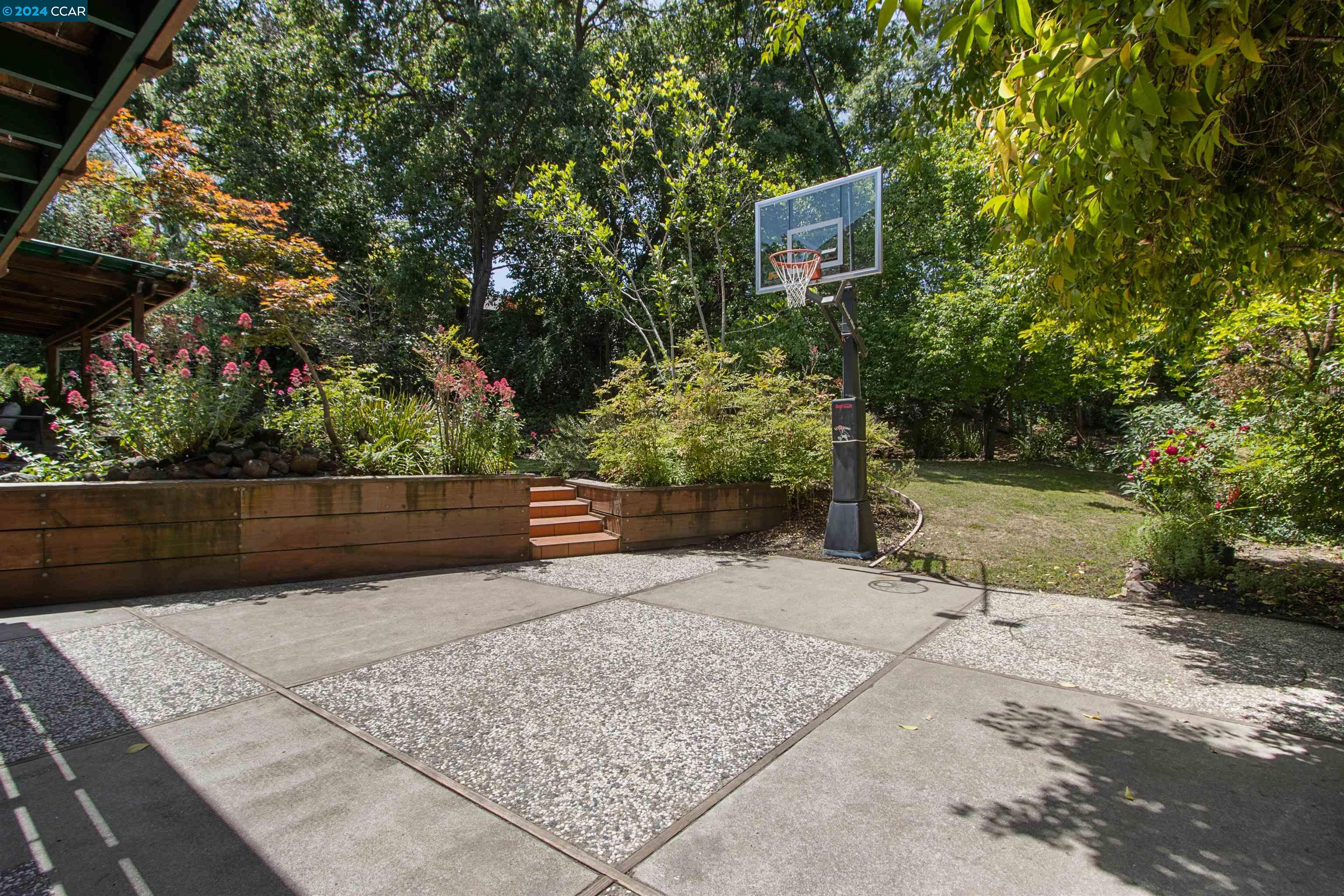 253 Valley Dr