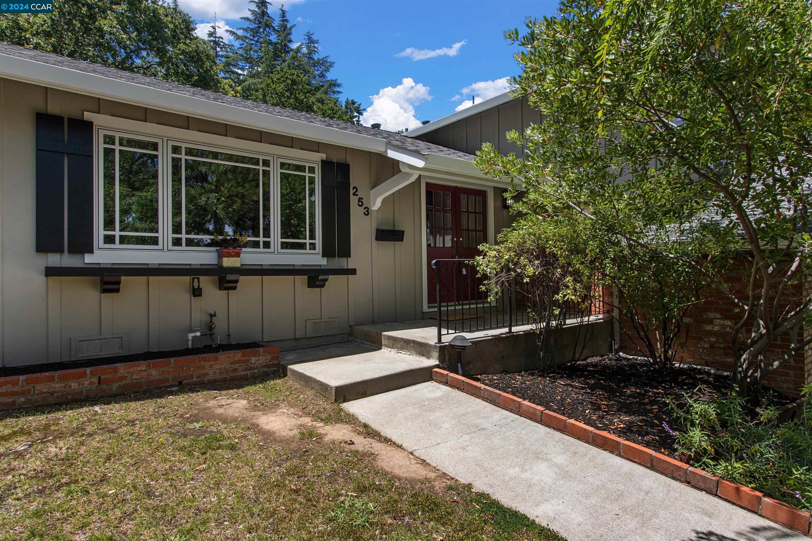 253 Valley Dr