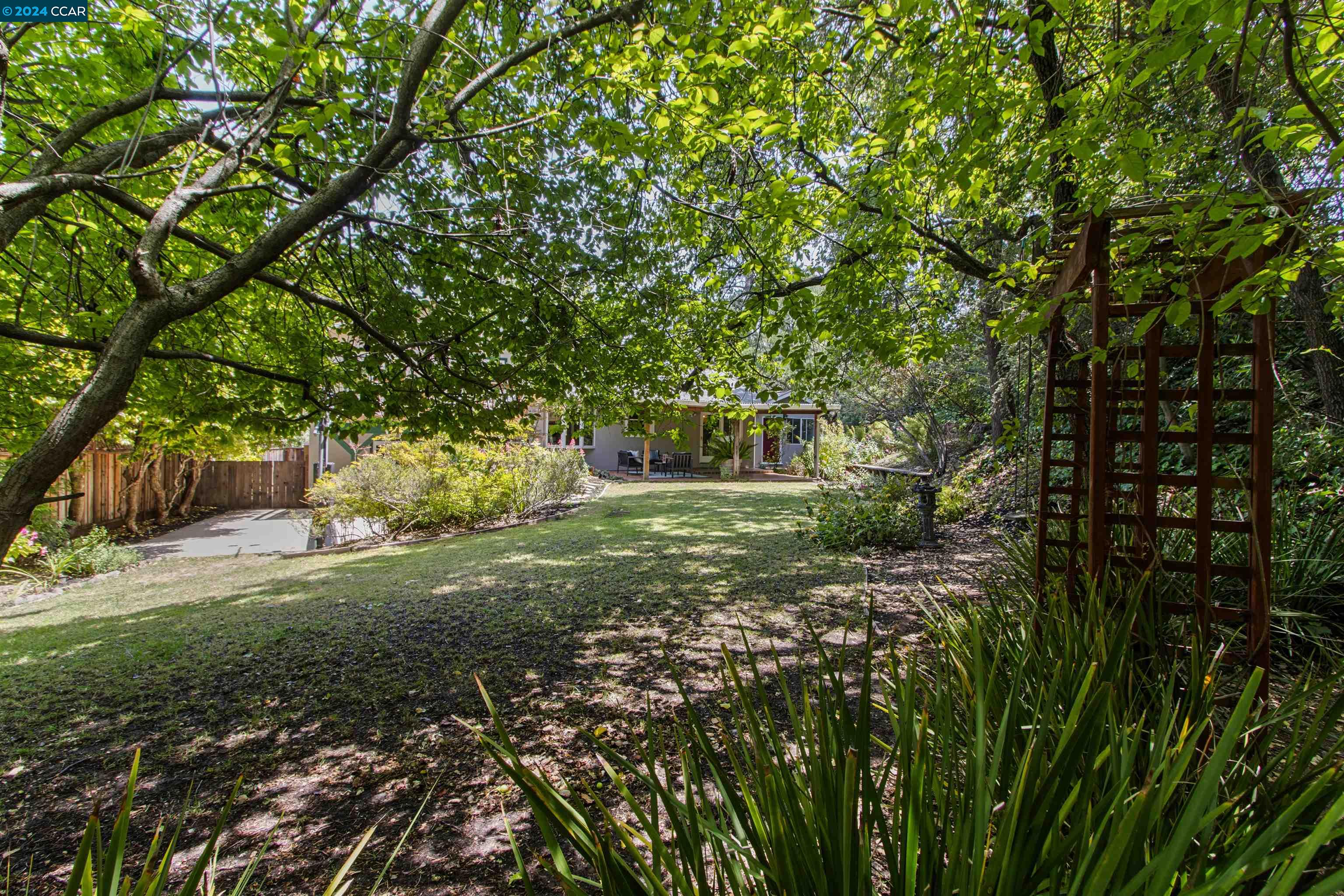 253 Valley Dr