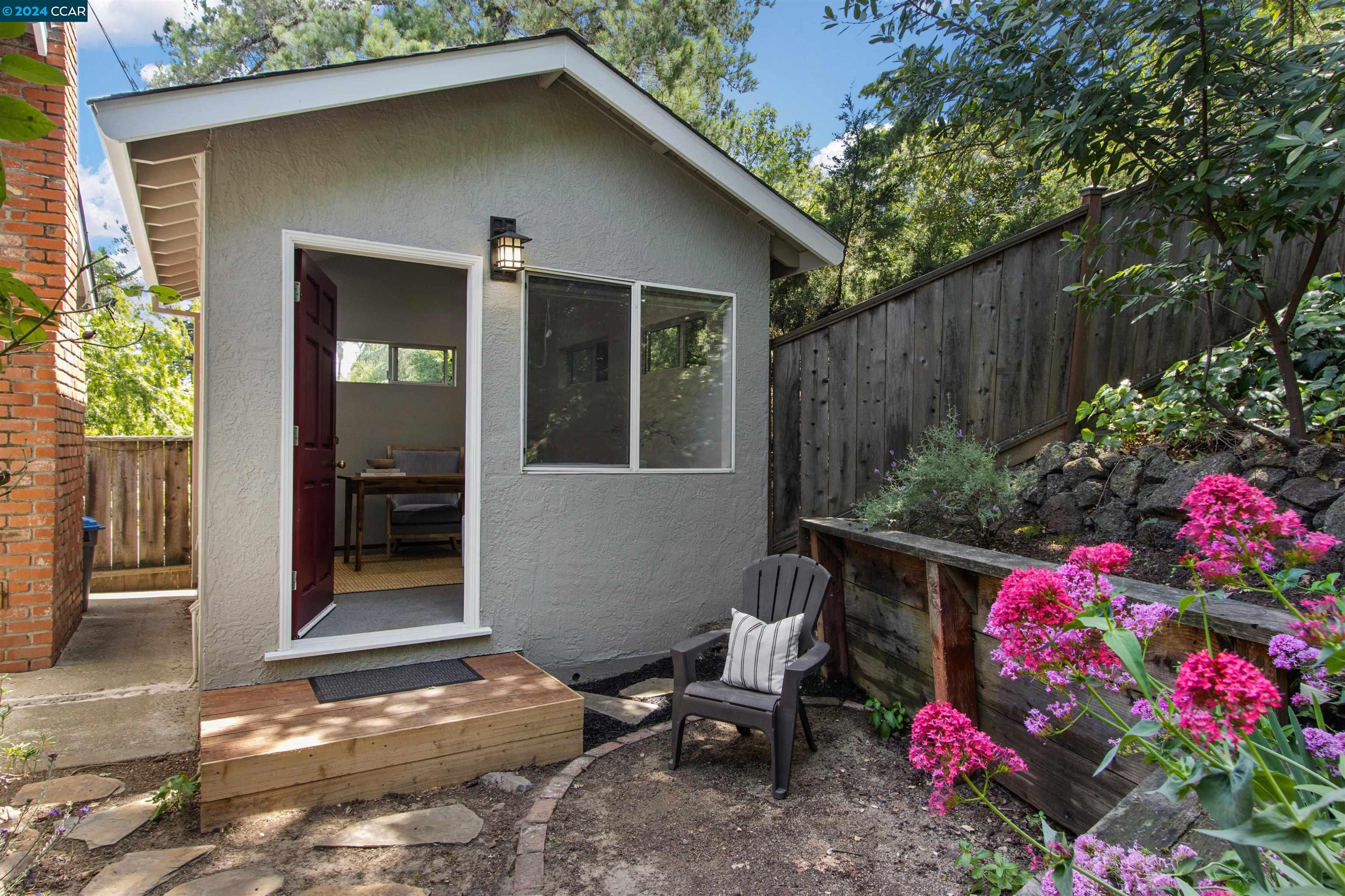 253 Valley Dr
