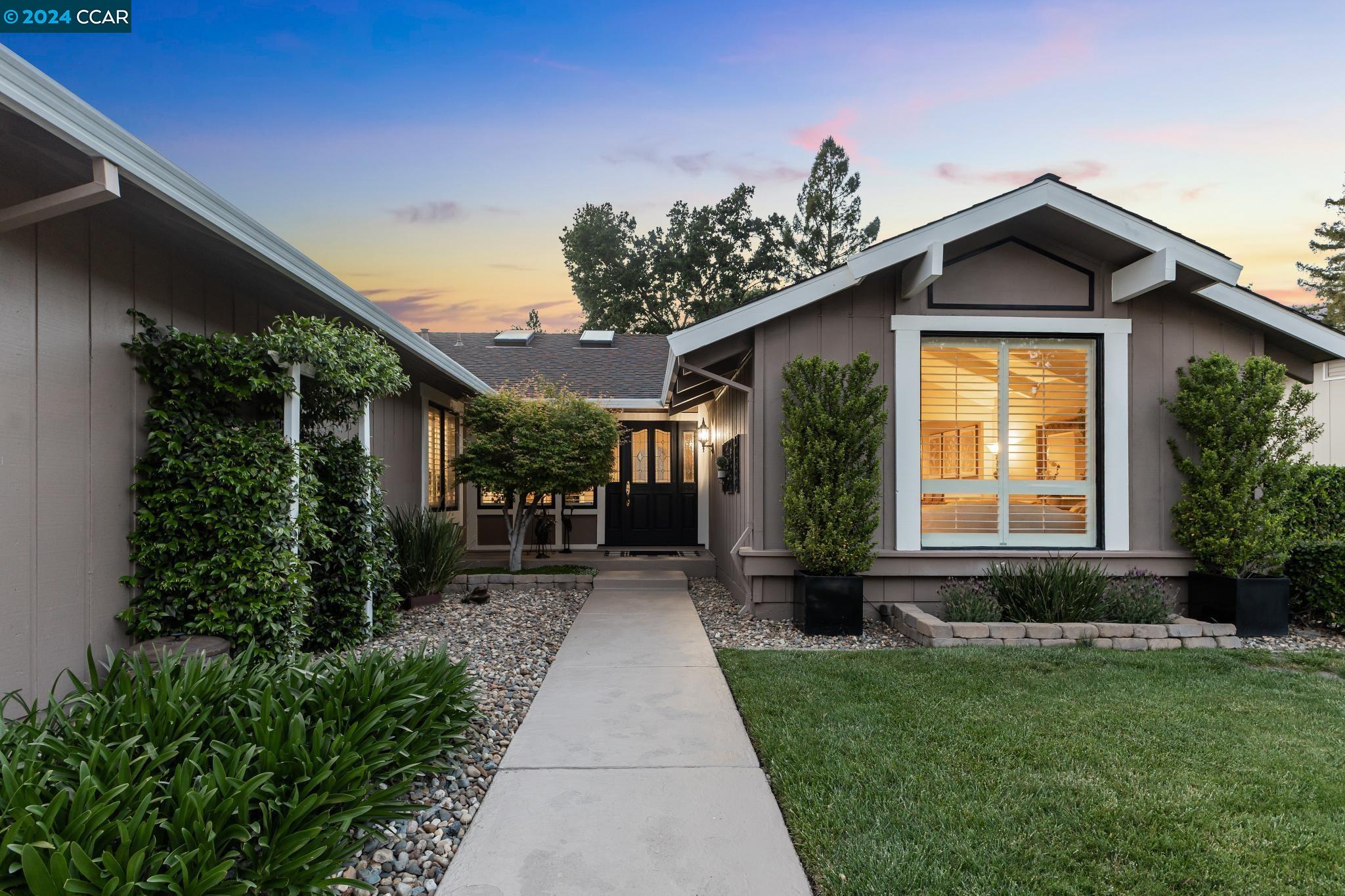 661 Adobe Dr