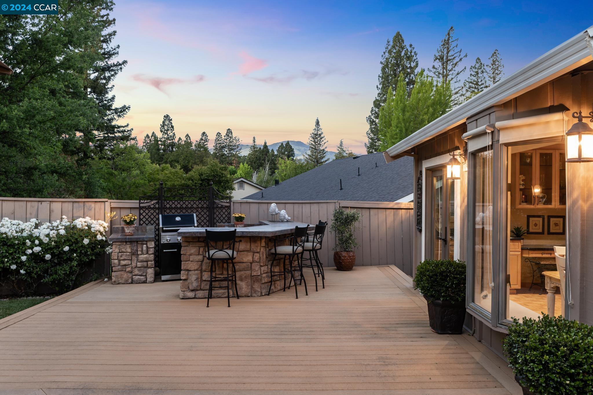 661 Adobe Dr