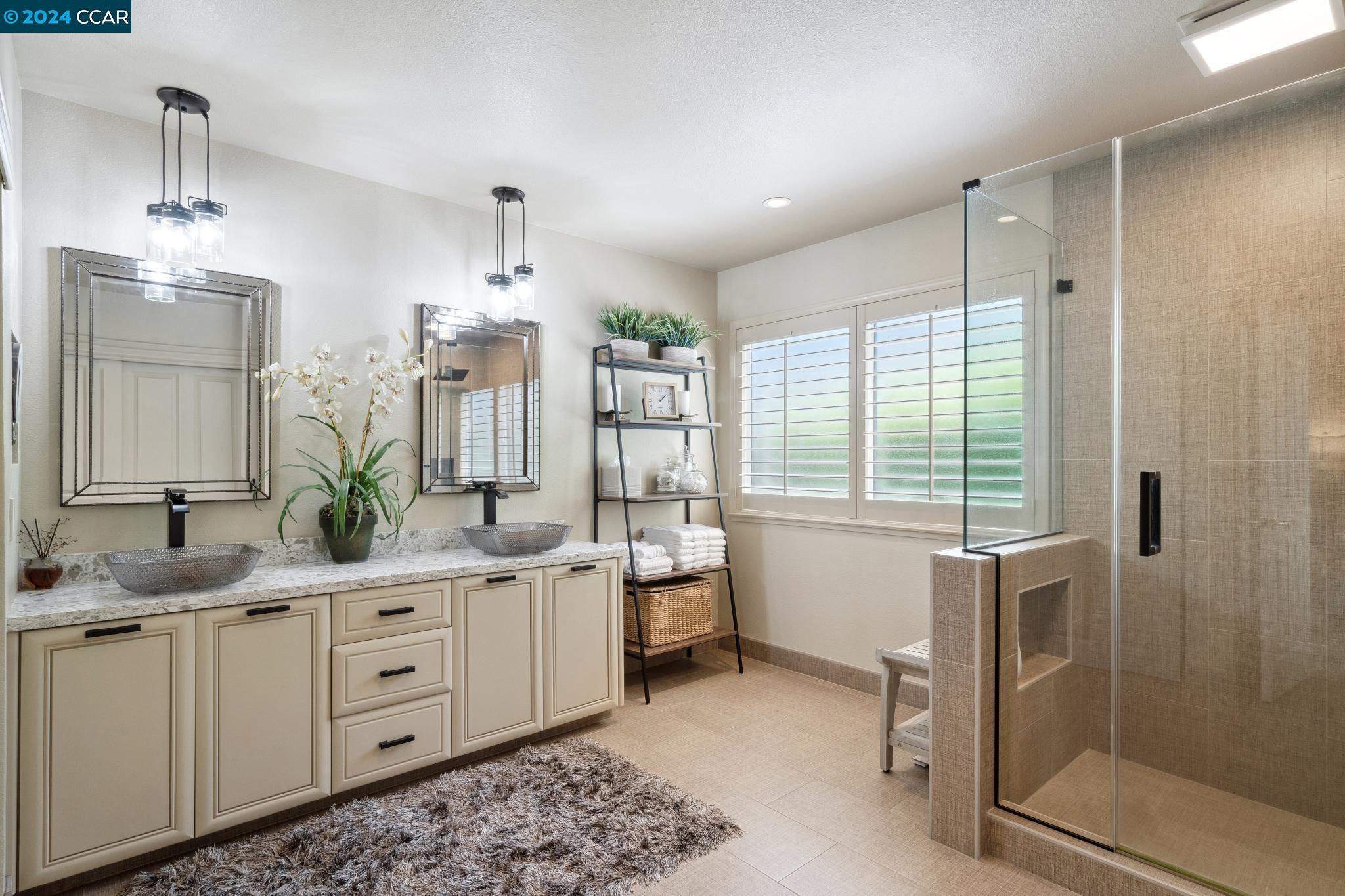 661 Adobe Dr