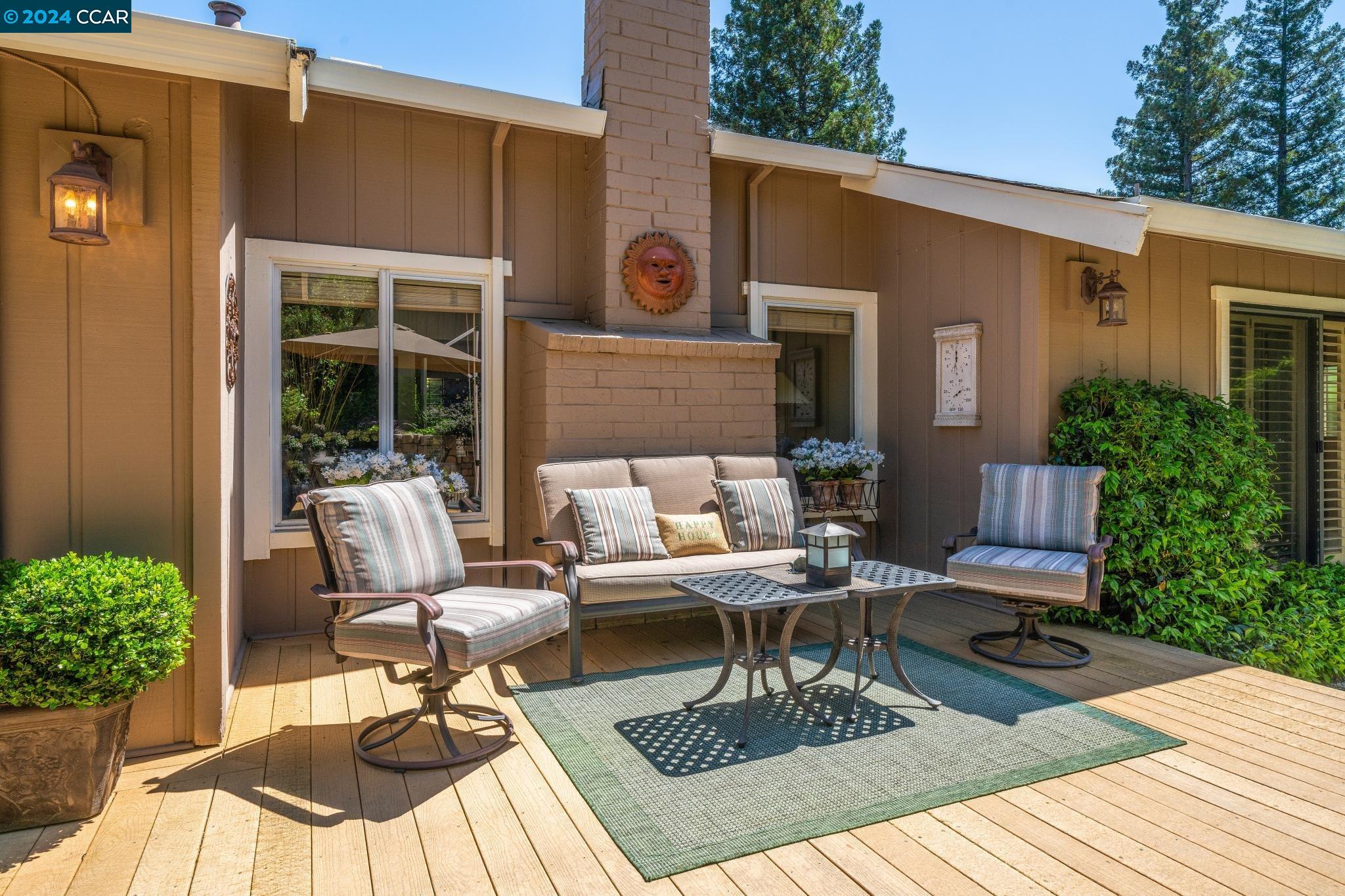 661 Adobe Dr