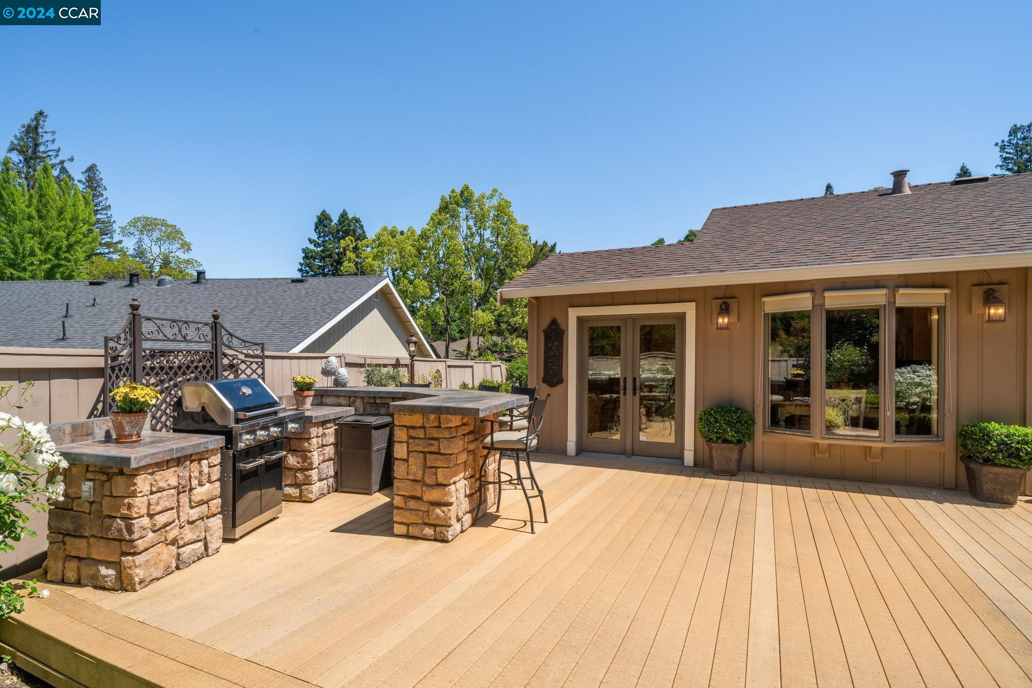 661 Adobe Dr