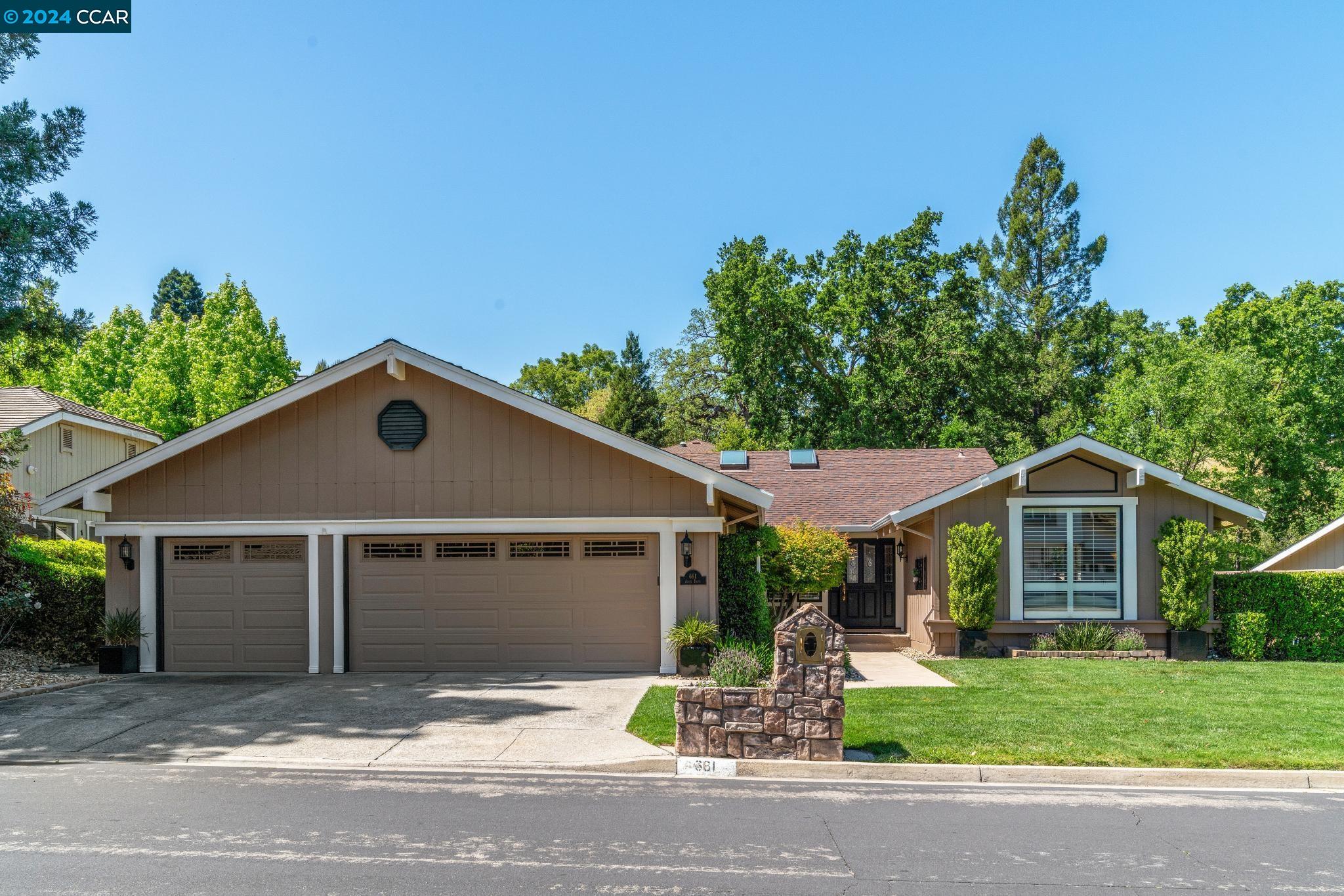 661 Adobe Dr
