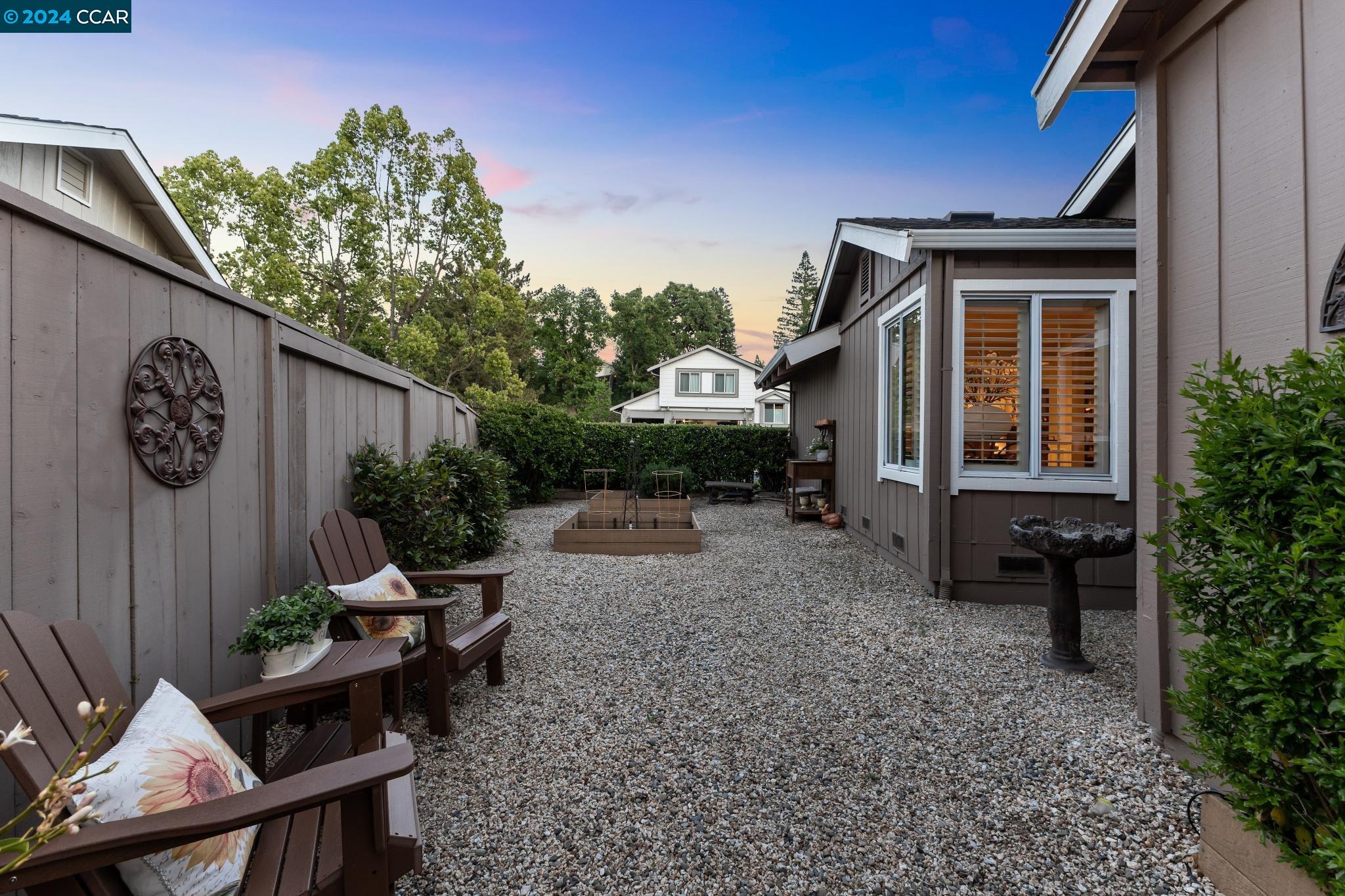 661 Adobe Dr