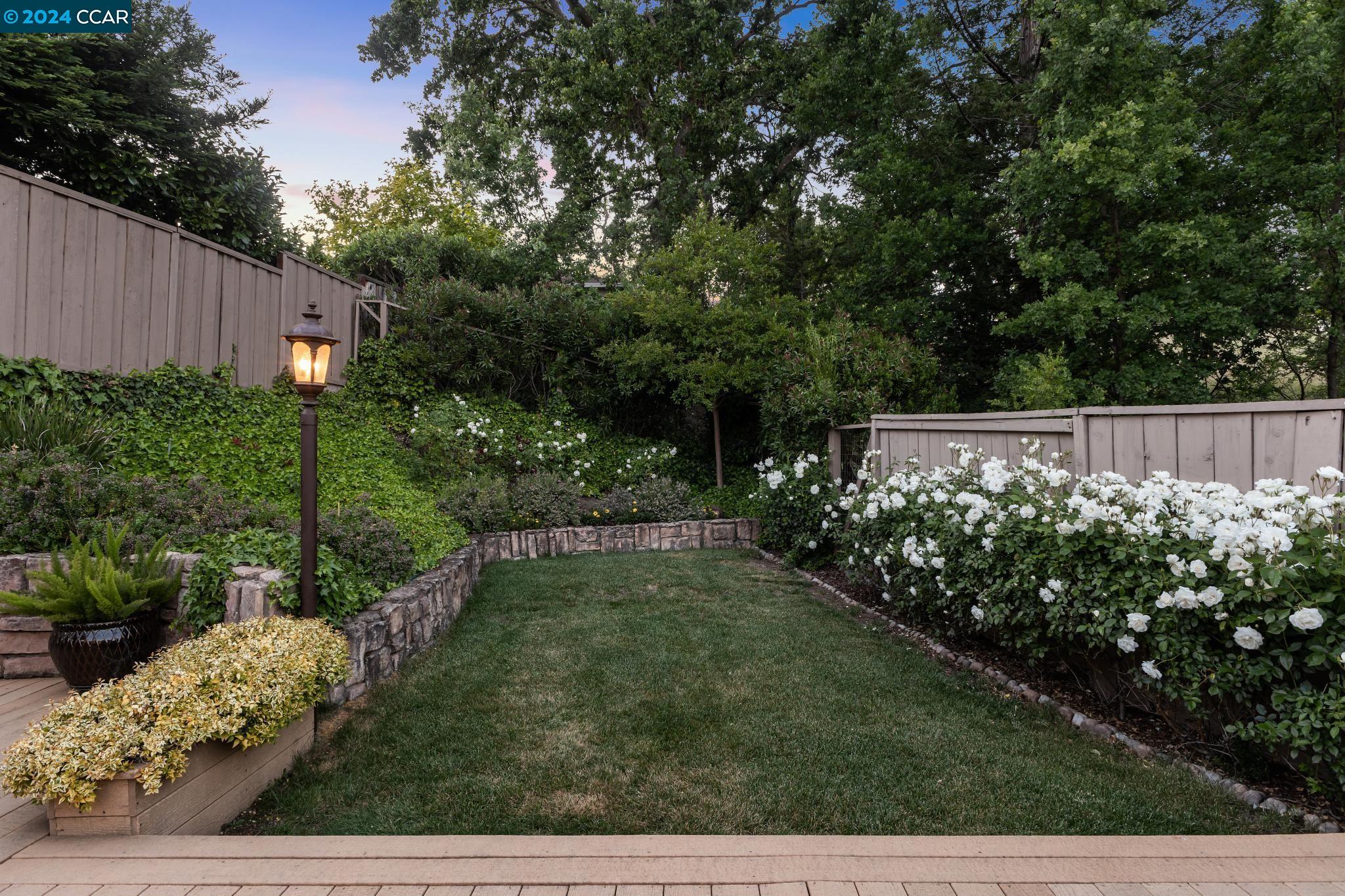 661 Adobe Dr