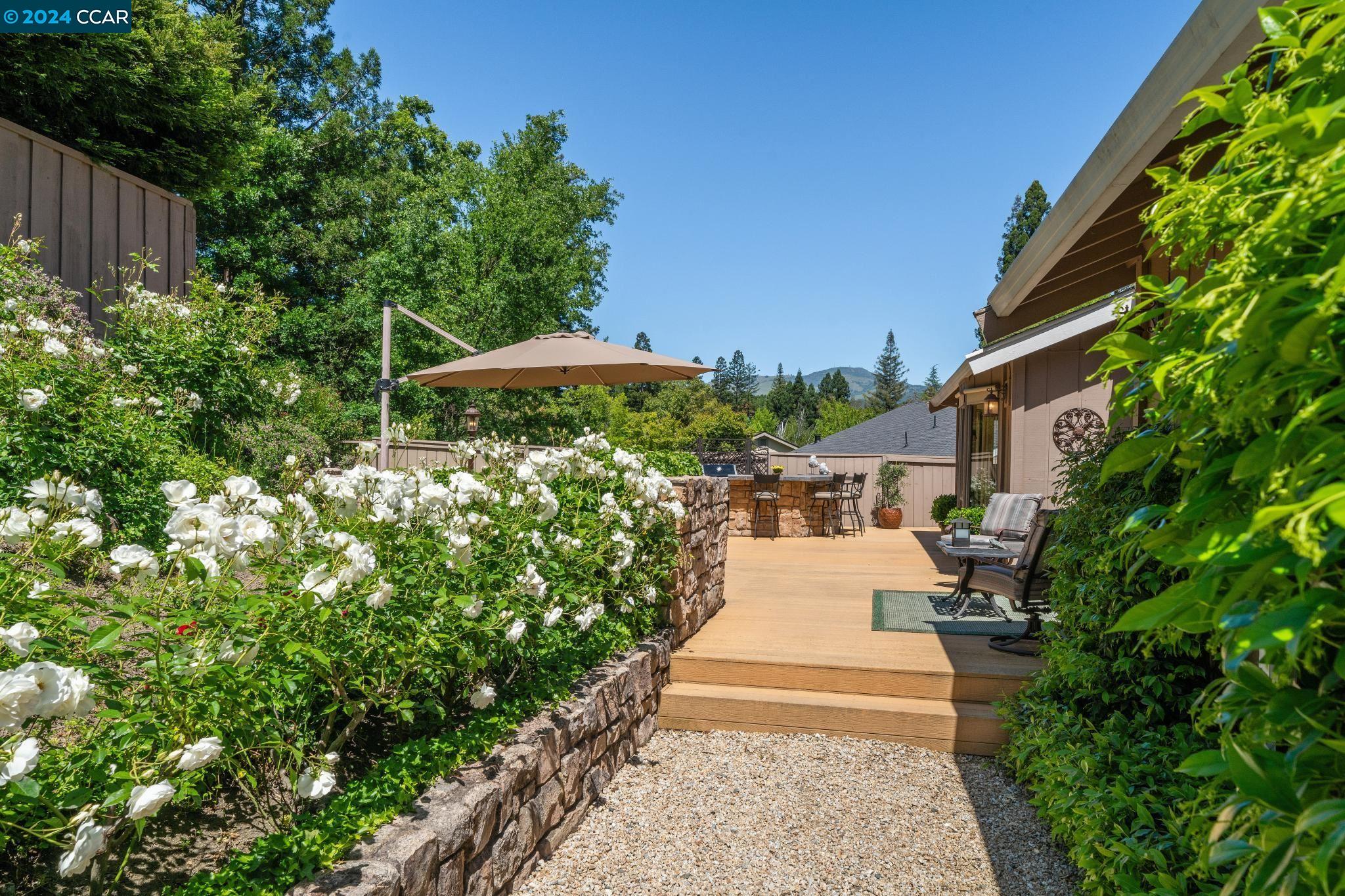 661 Adobe Dr