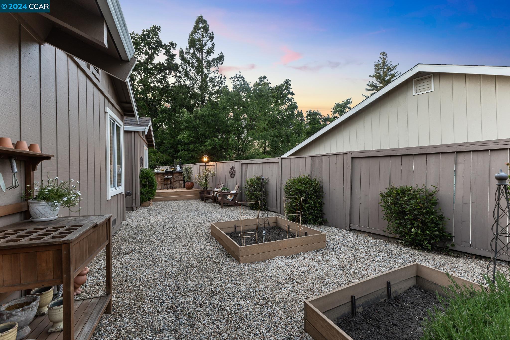 661 Adobe Dr