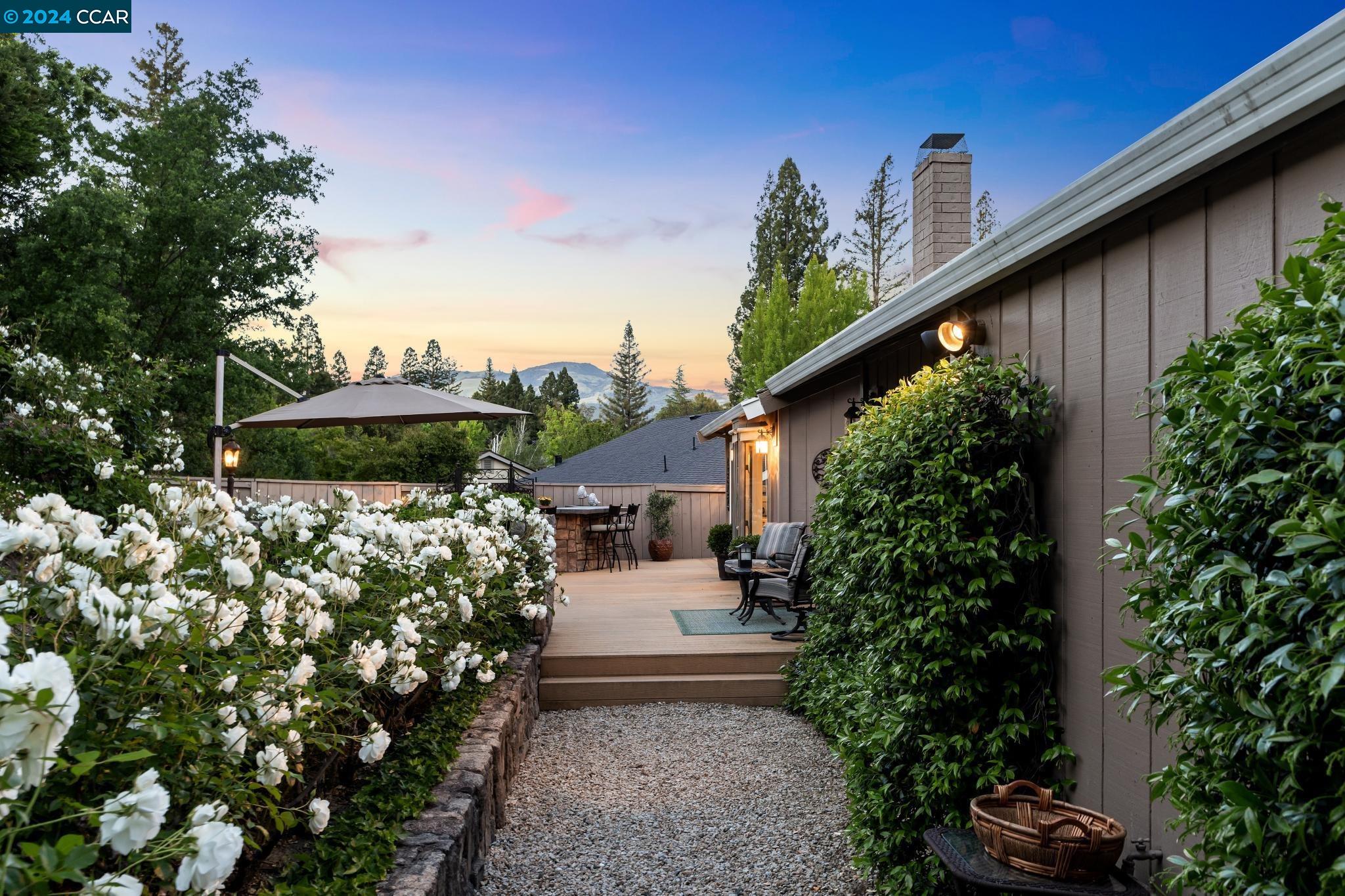 661 Adobe Dr