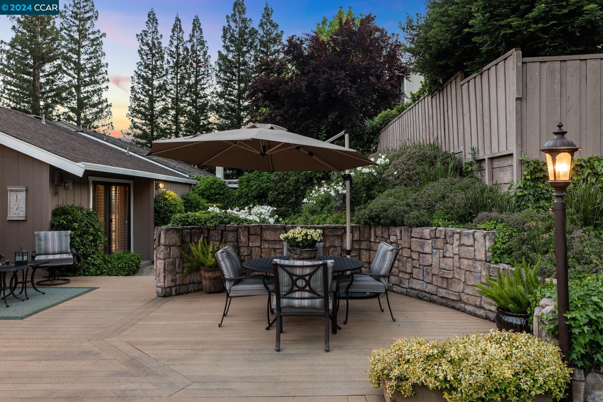 661 Adobe Dr