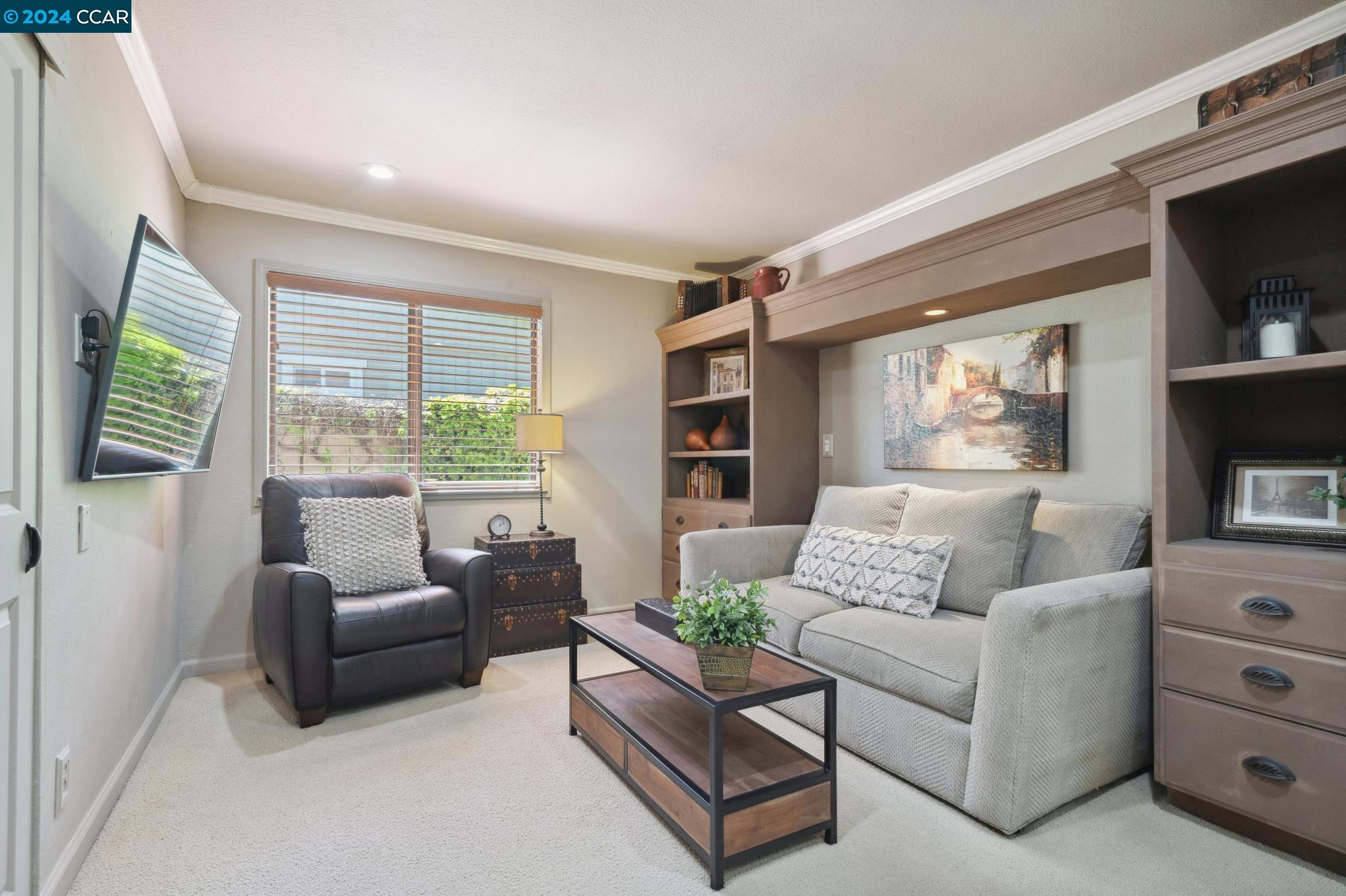 661 Adobe Dr