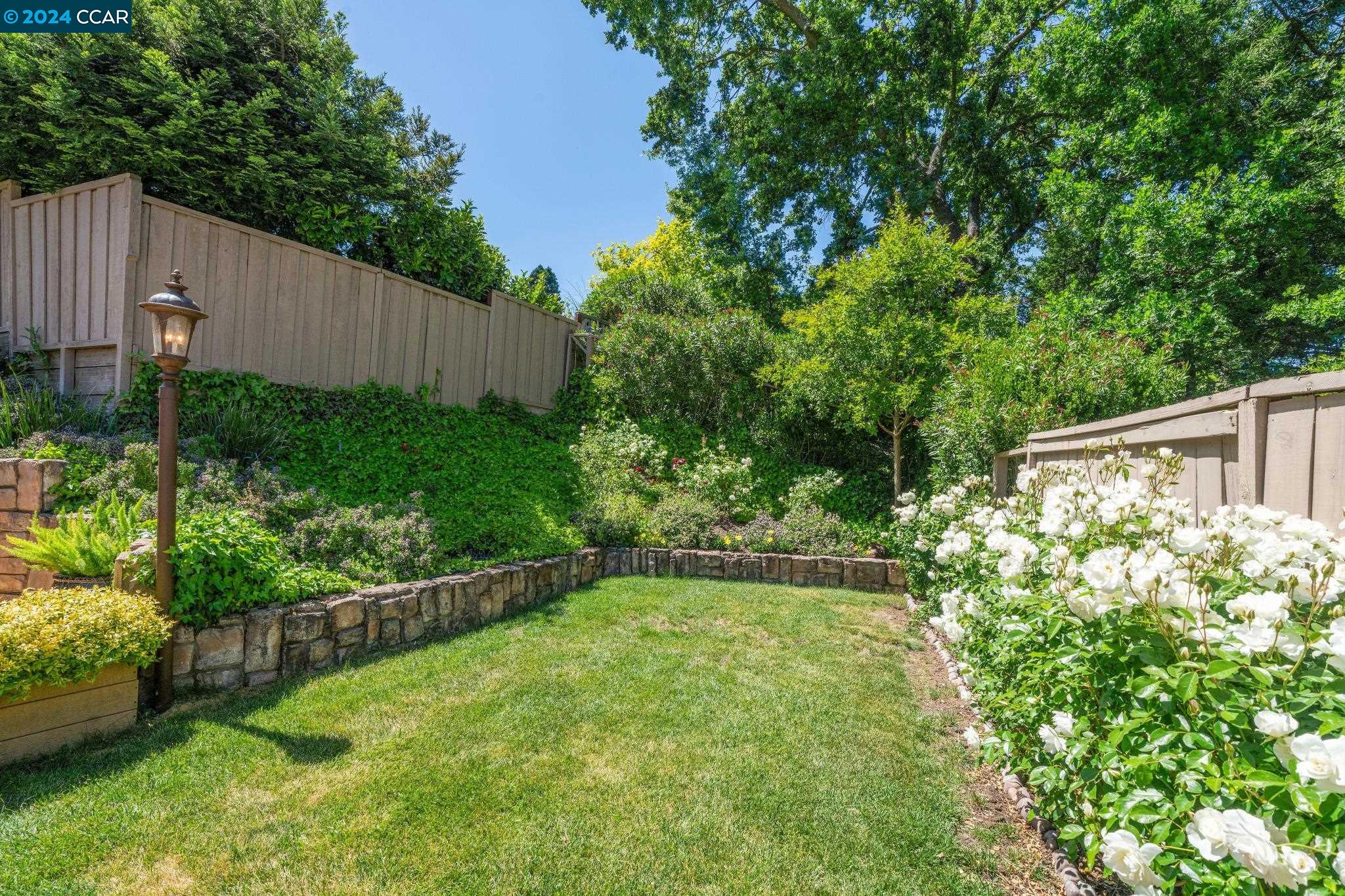 661 Adobe Dr