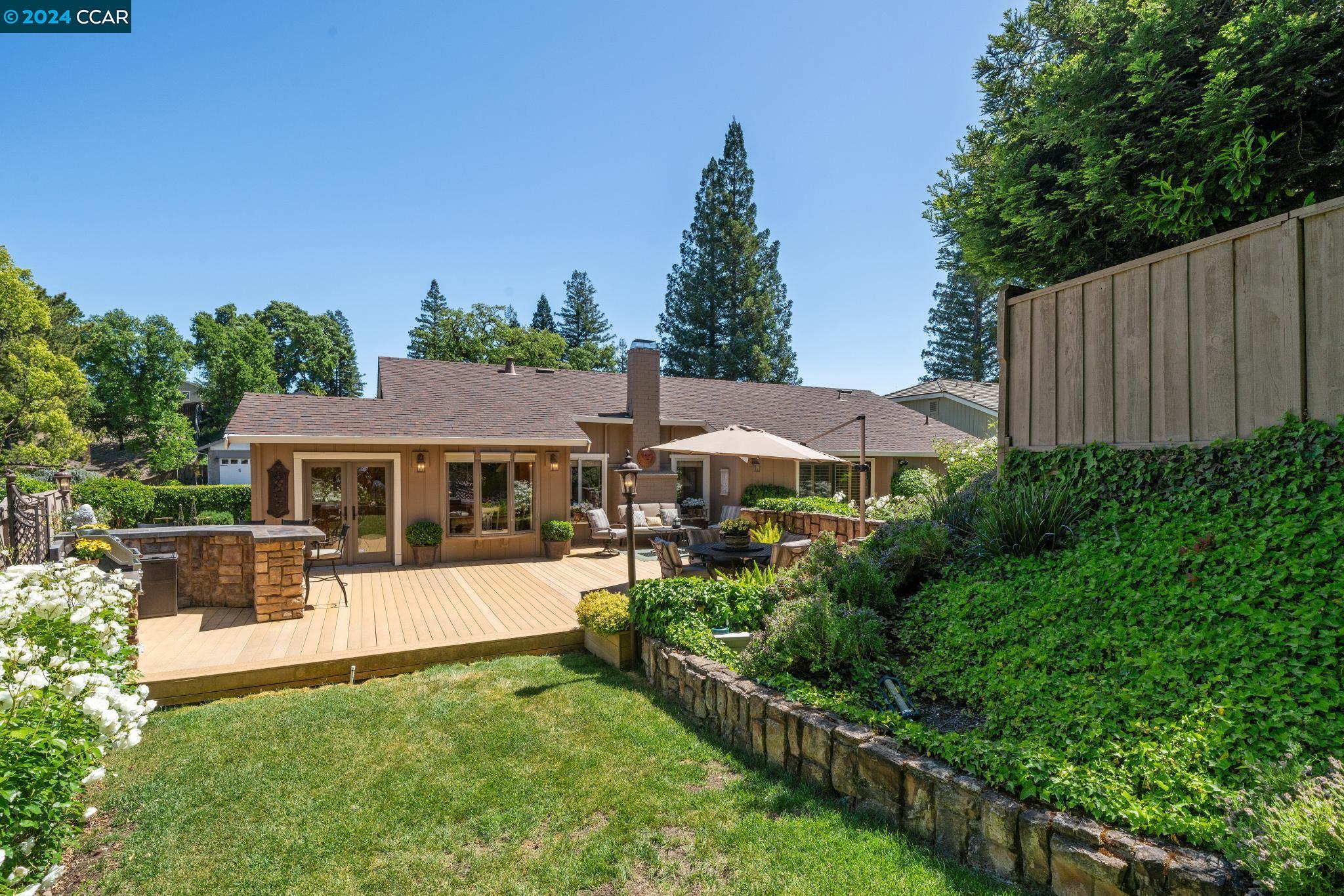 661 Adobe Dr
