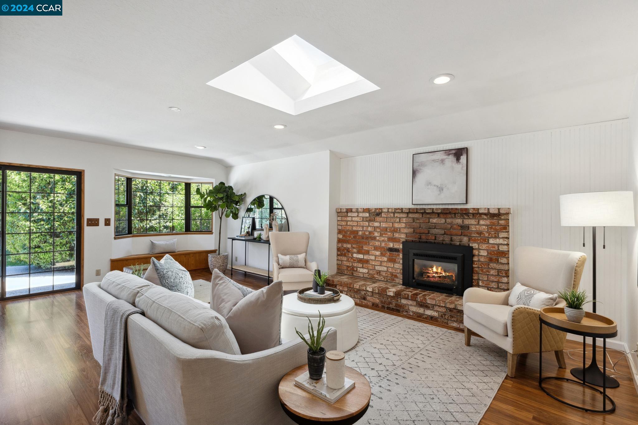 3171 Santa Paula Dr