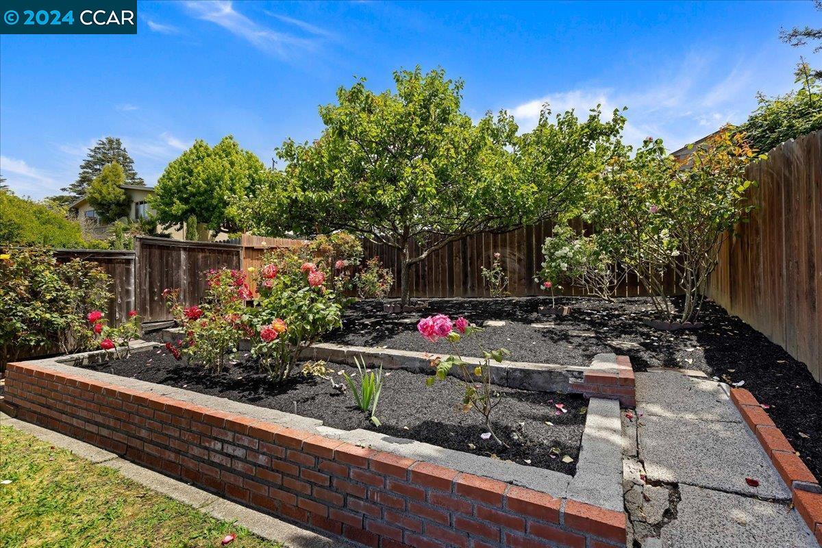 2308 Gloria St
