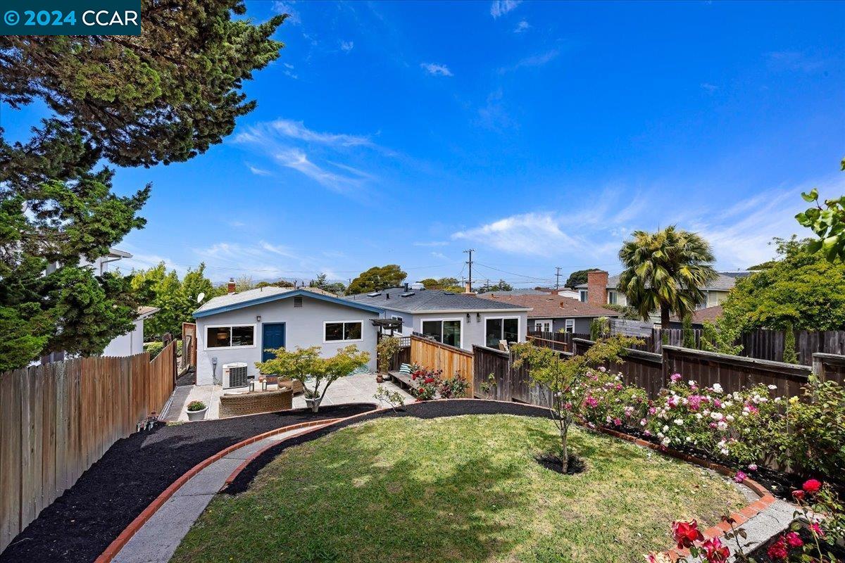 2308 Gloria St