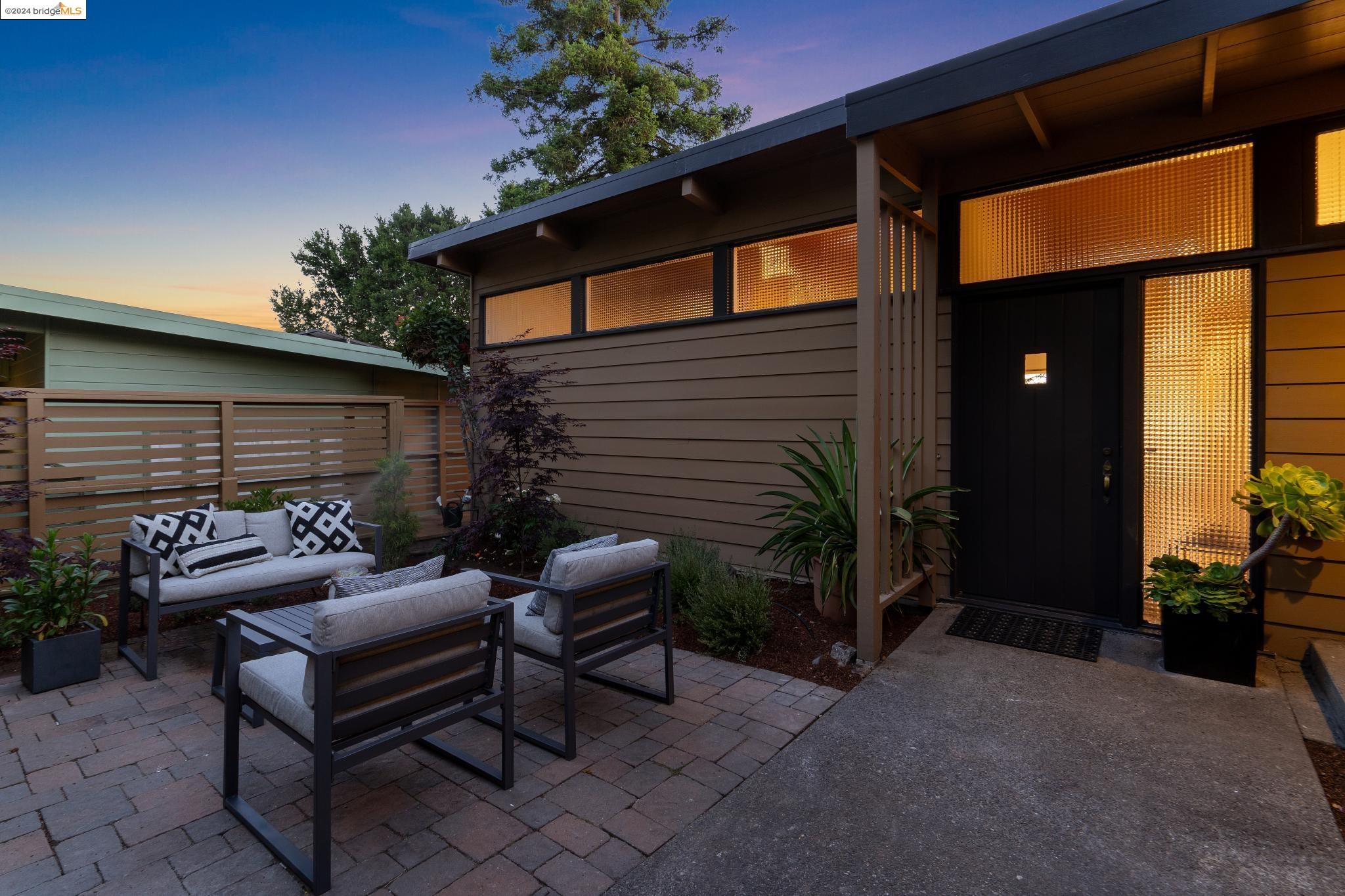15 Ashmount Way
