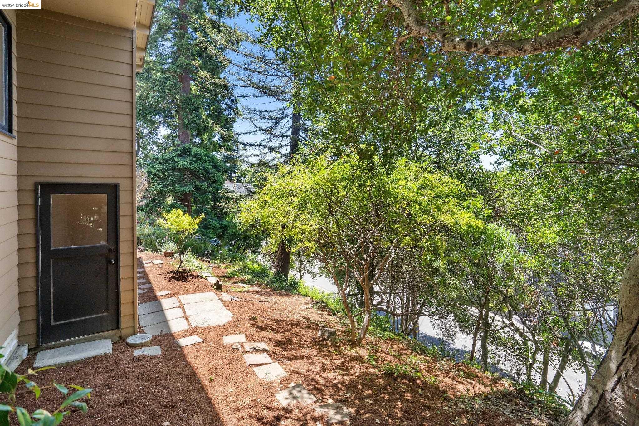 15 Ashmount Way