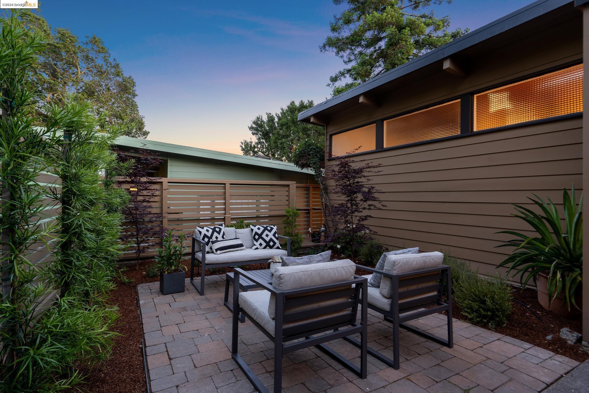 15 Ashmount Way