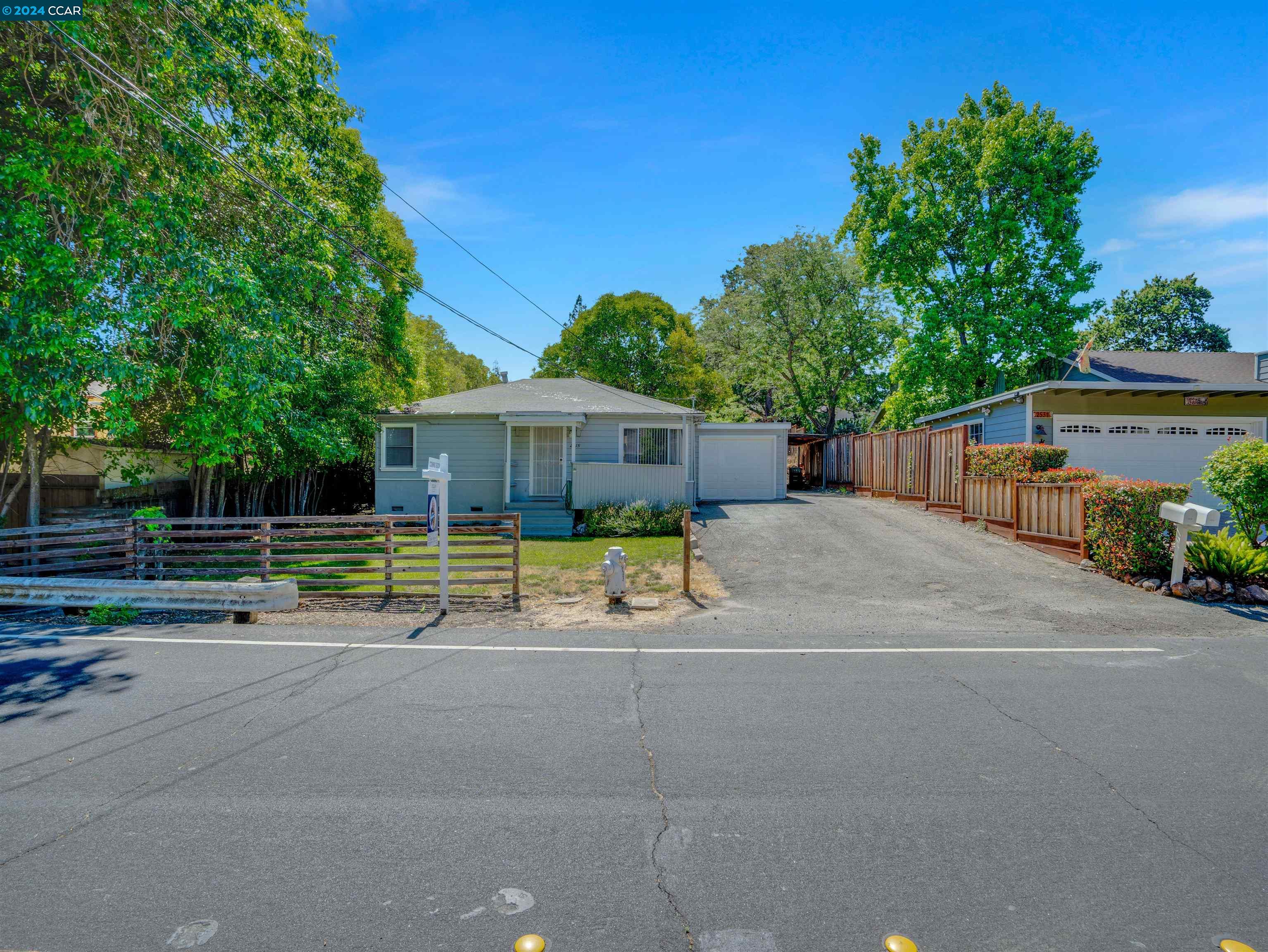 2515 Larkey Ln