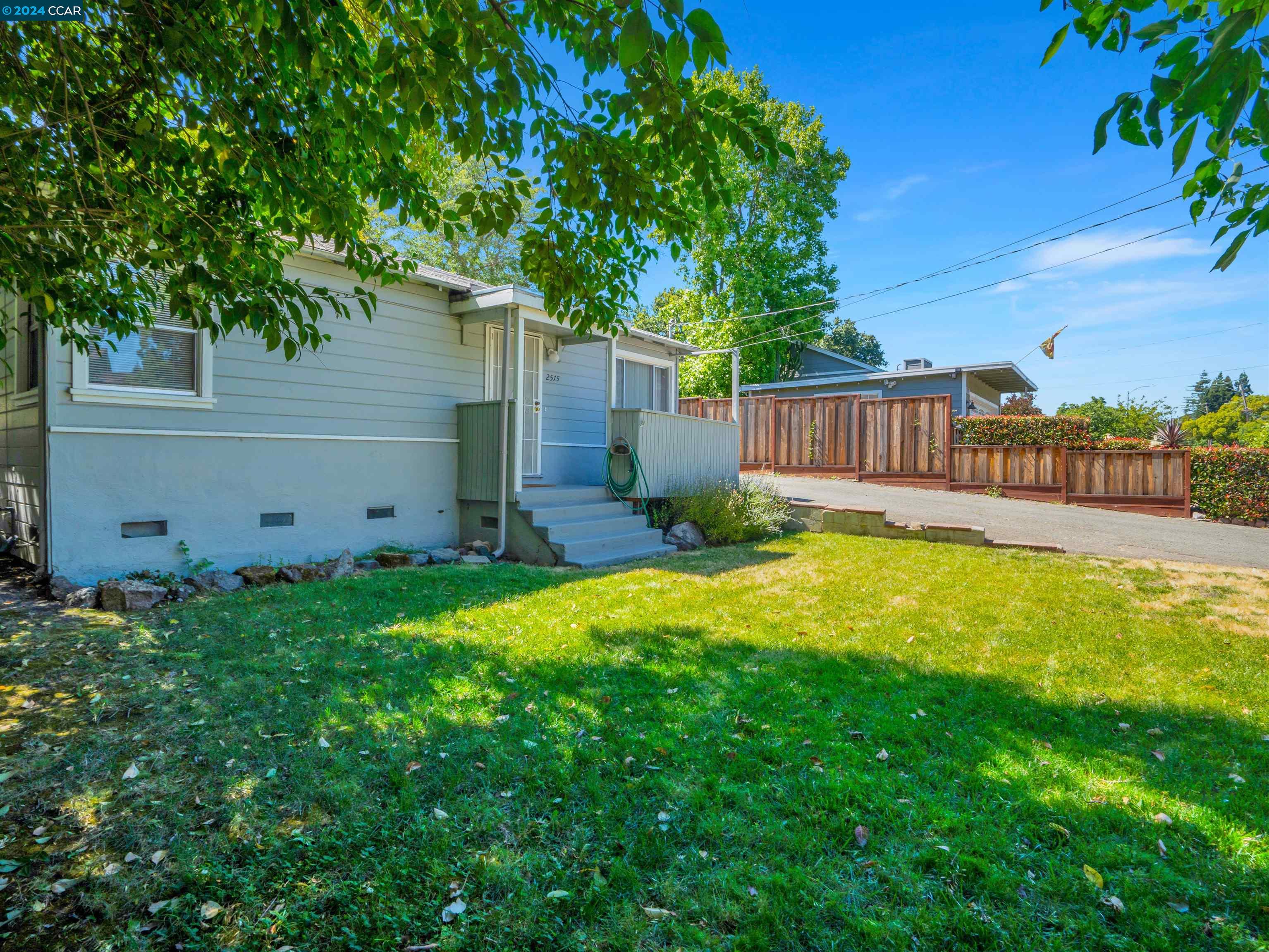 2515 Larkey Ln
