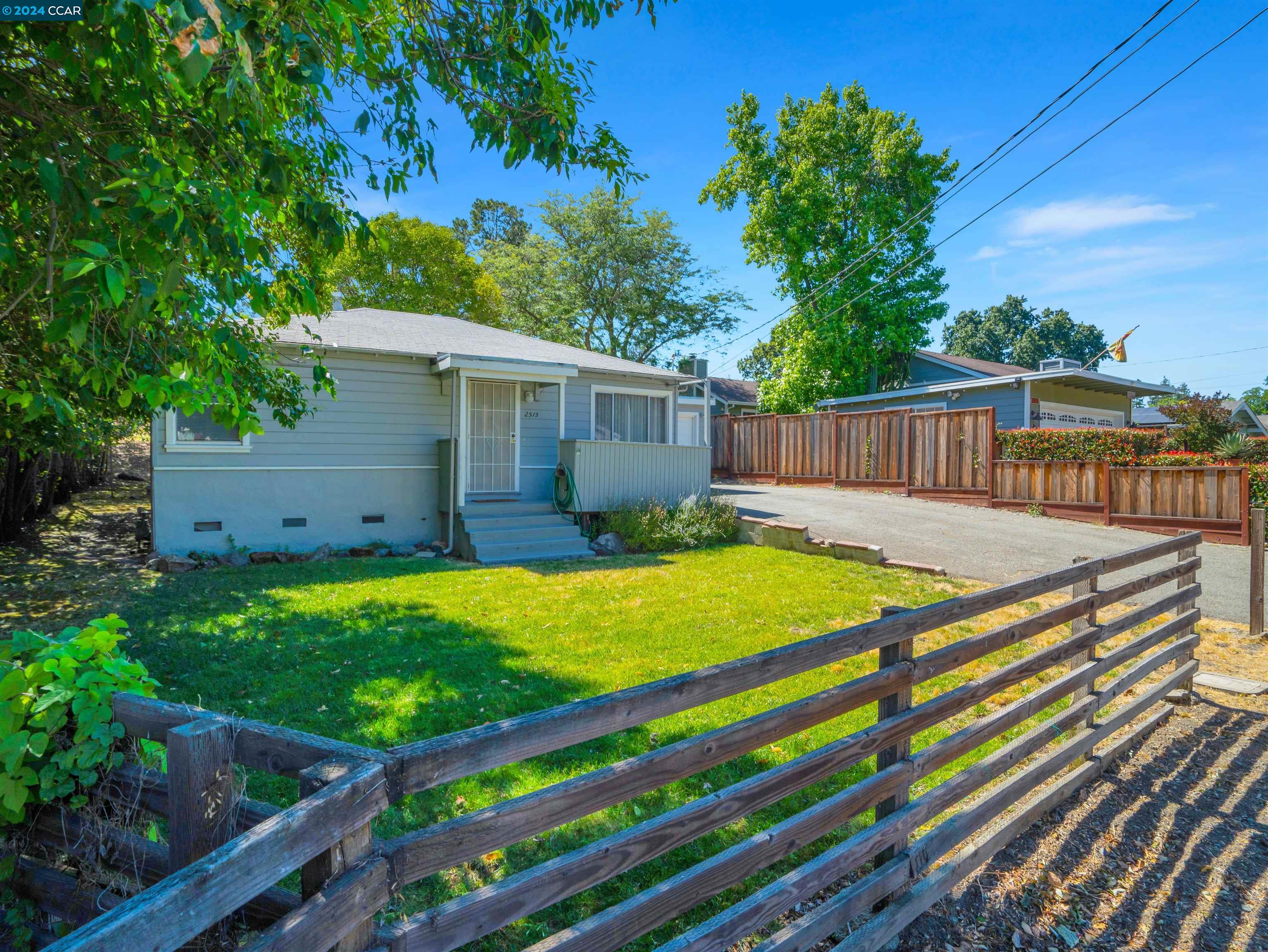 2515 Larkey Ln