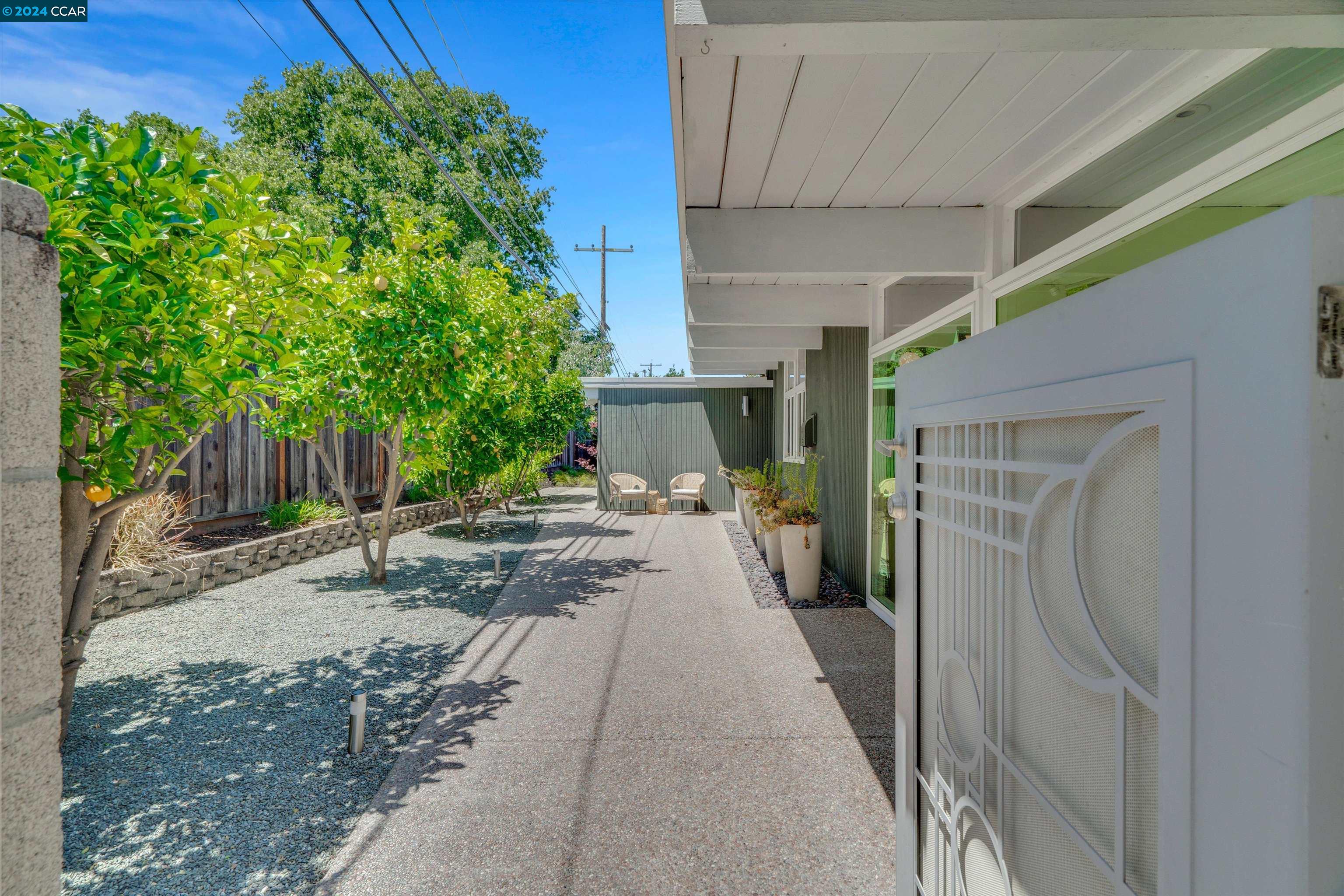 196 Los Cerros Ave