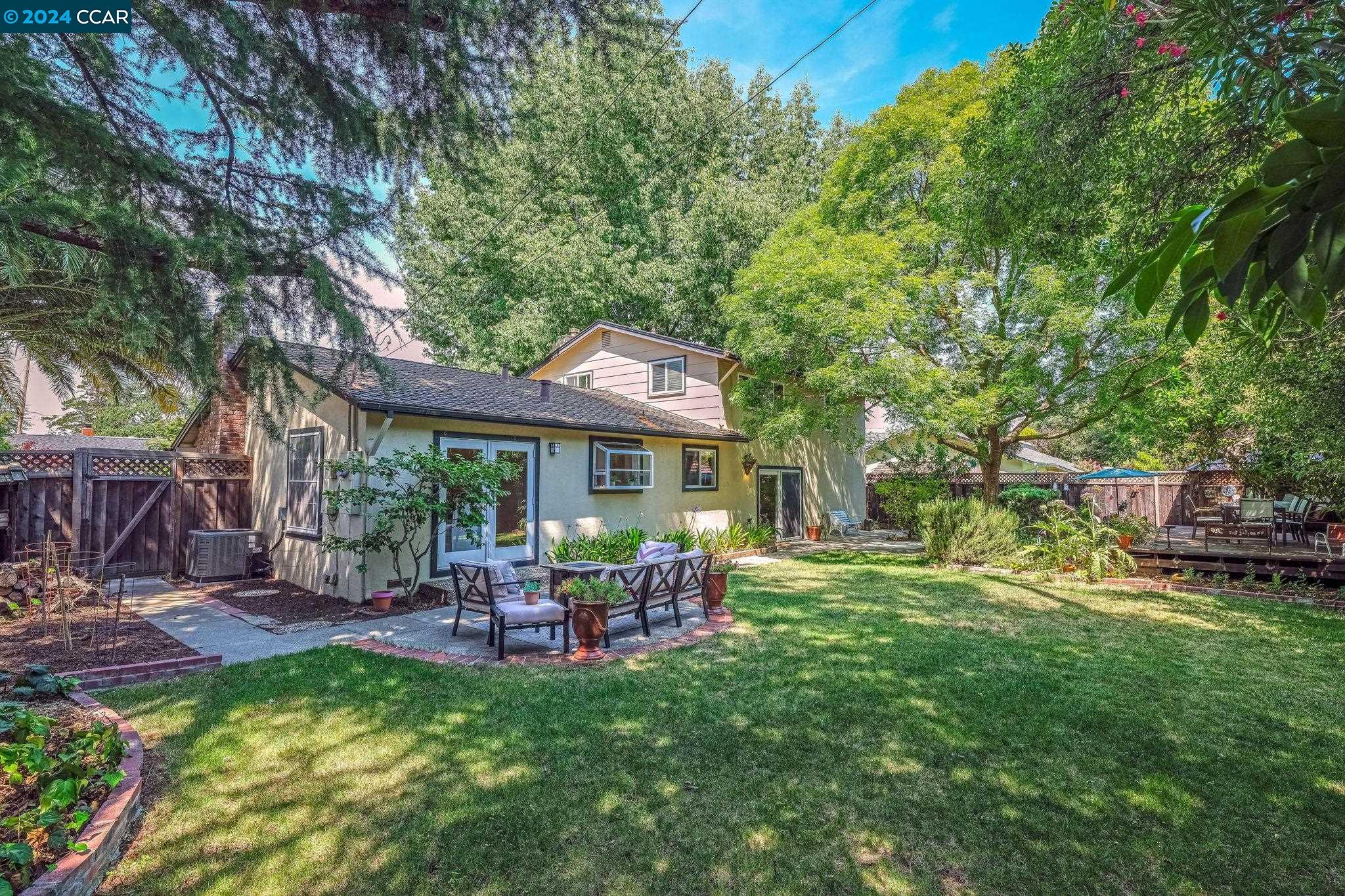 602 Wintergreen Ln