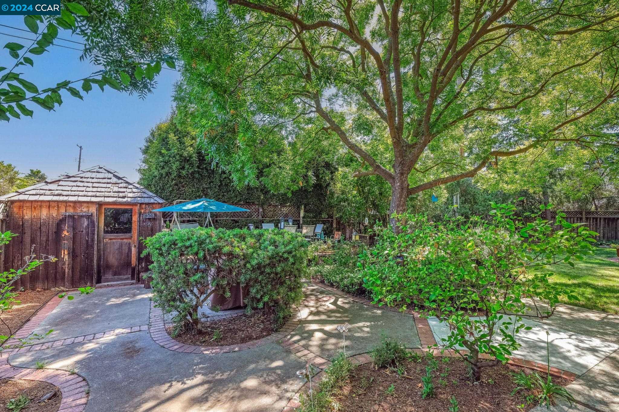 602 Wintergreen Ln