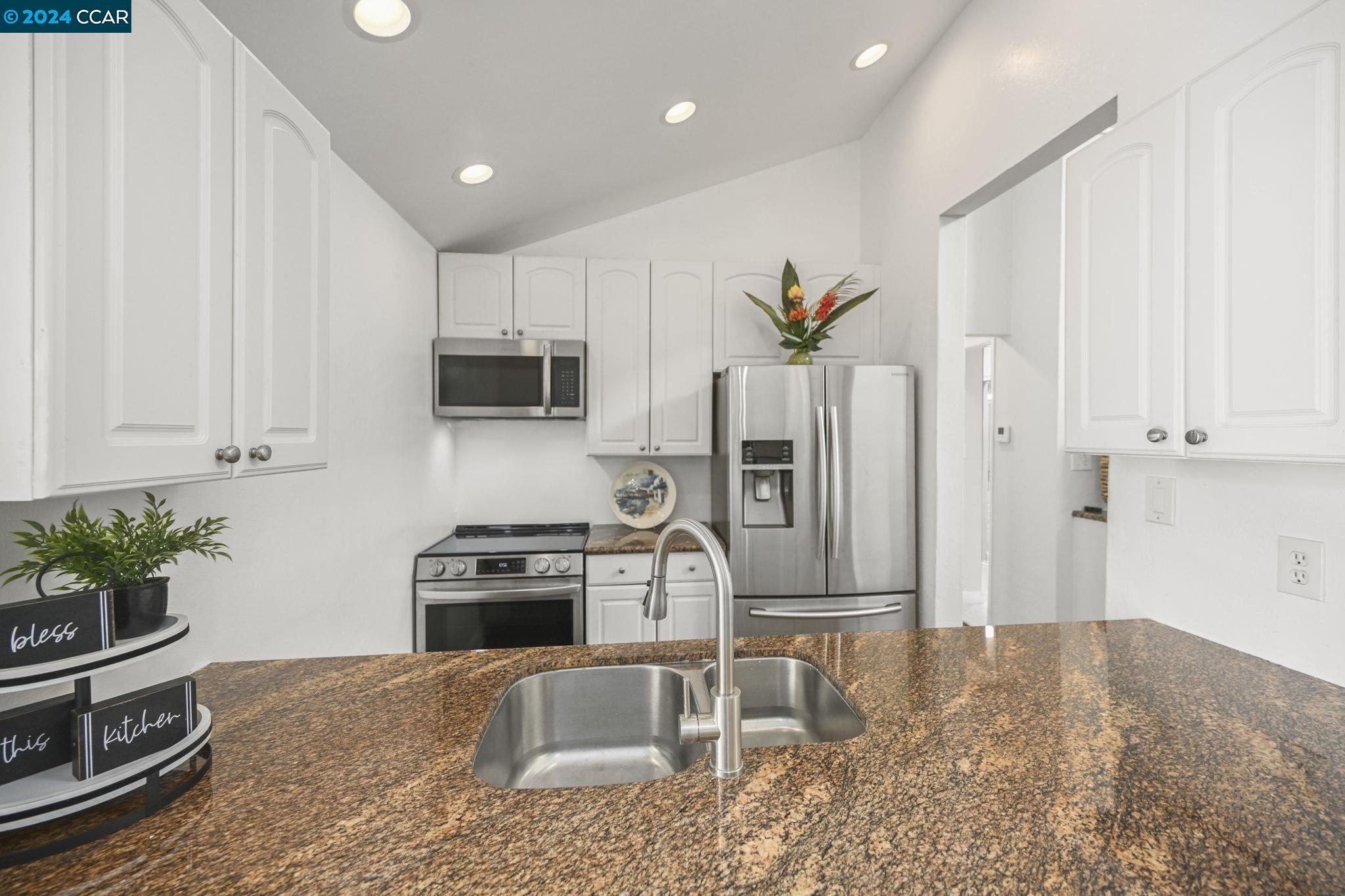 429 Ridgeview Dr
