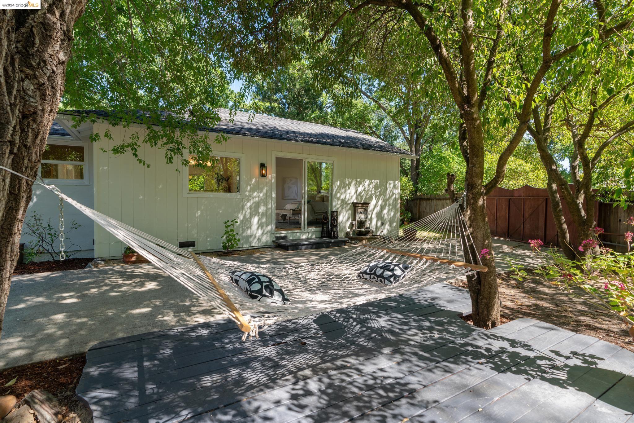 1005 Homestead Ave
