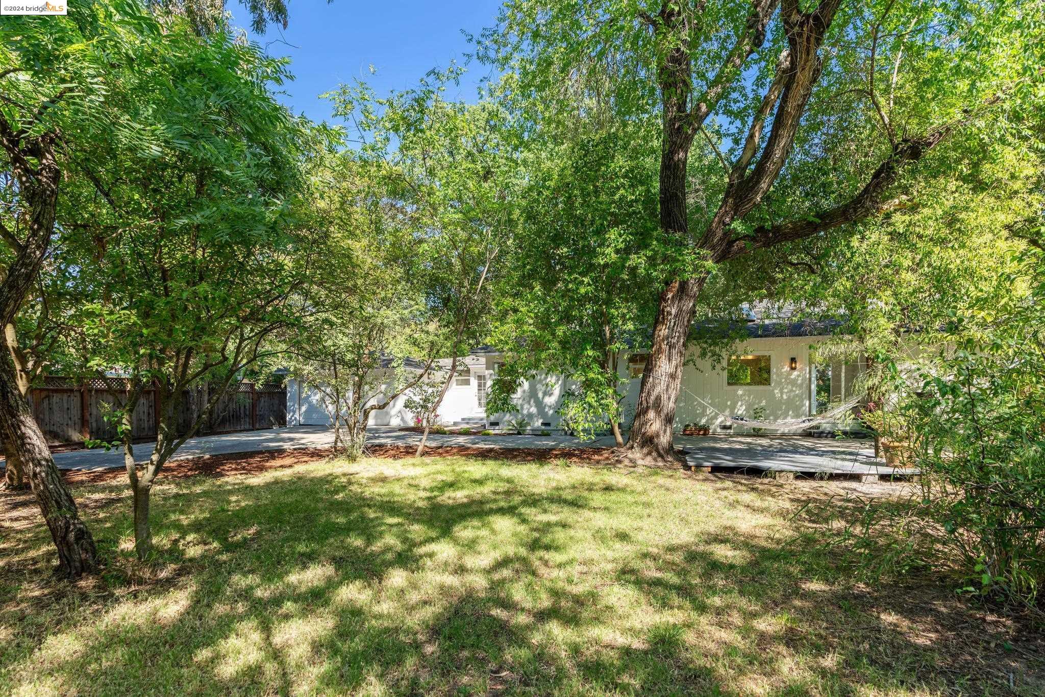 1005 Homestead Ave