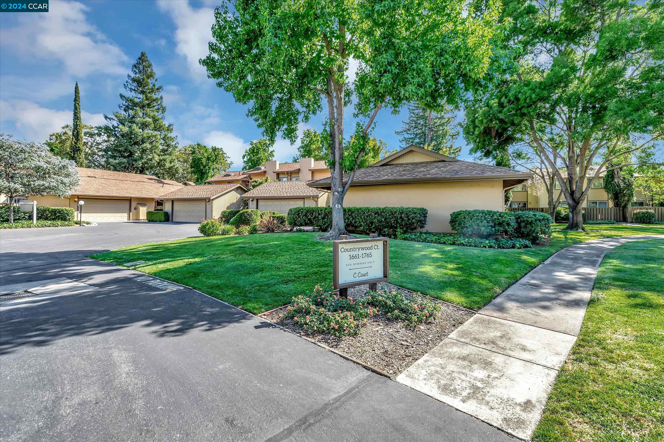 1677 Countrywood Ct