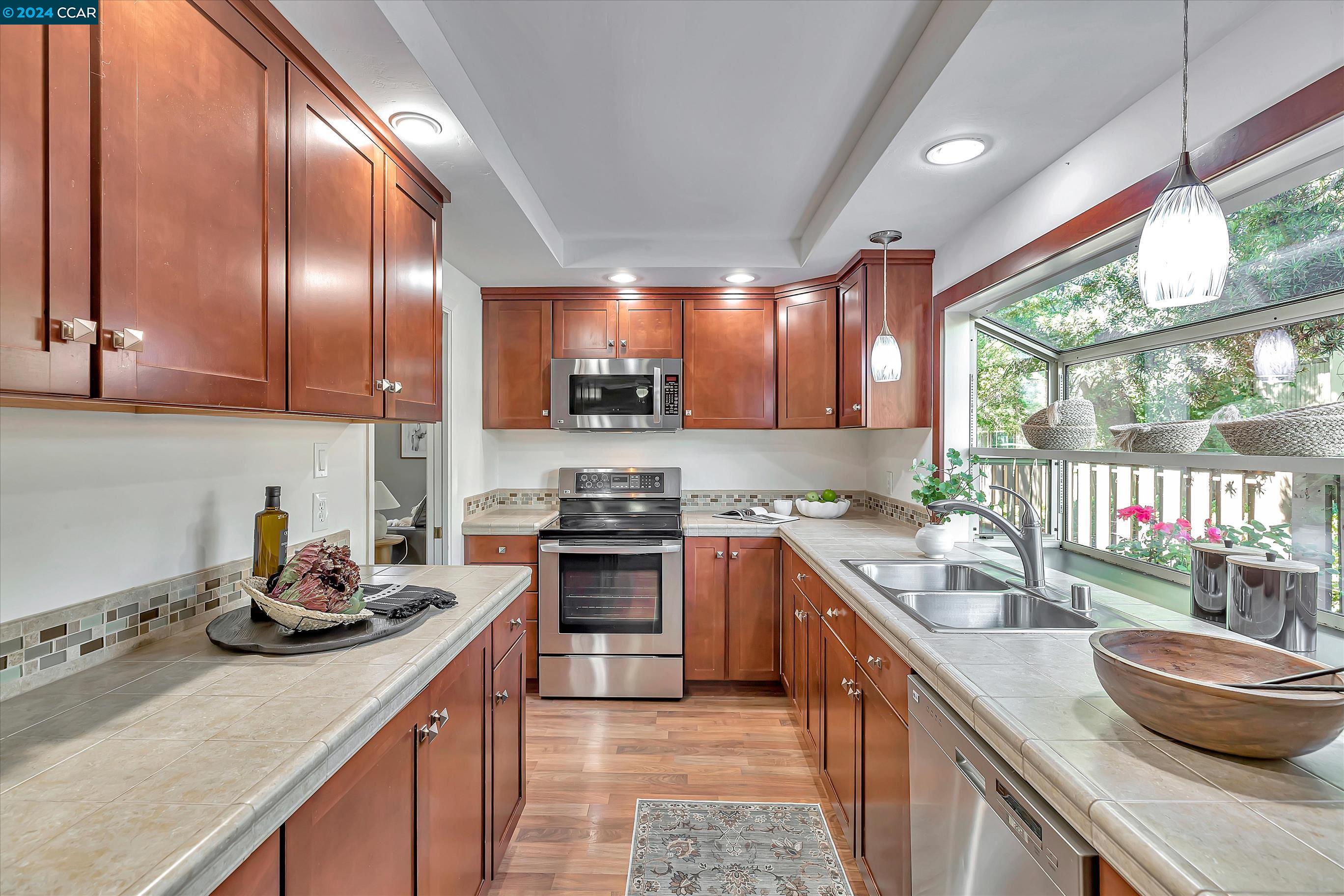 1677 Countrywood Ct