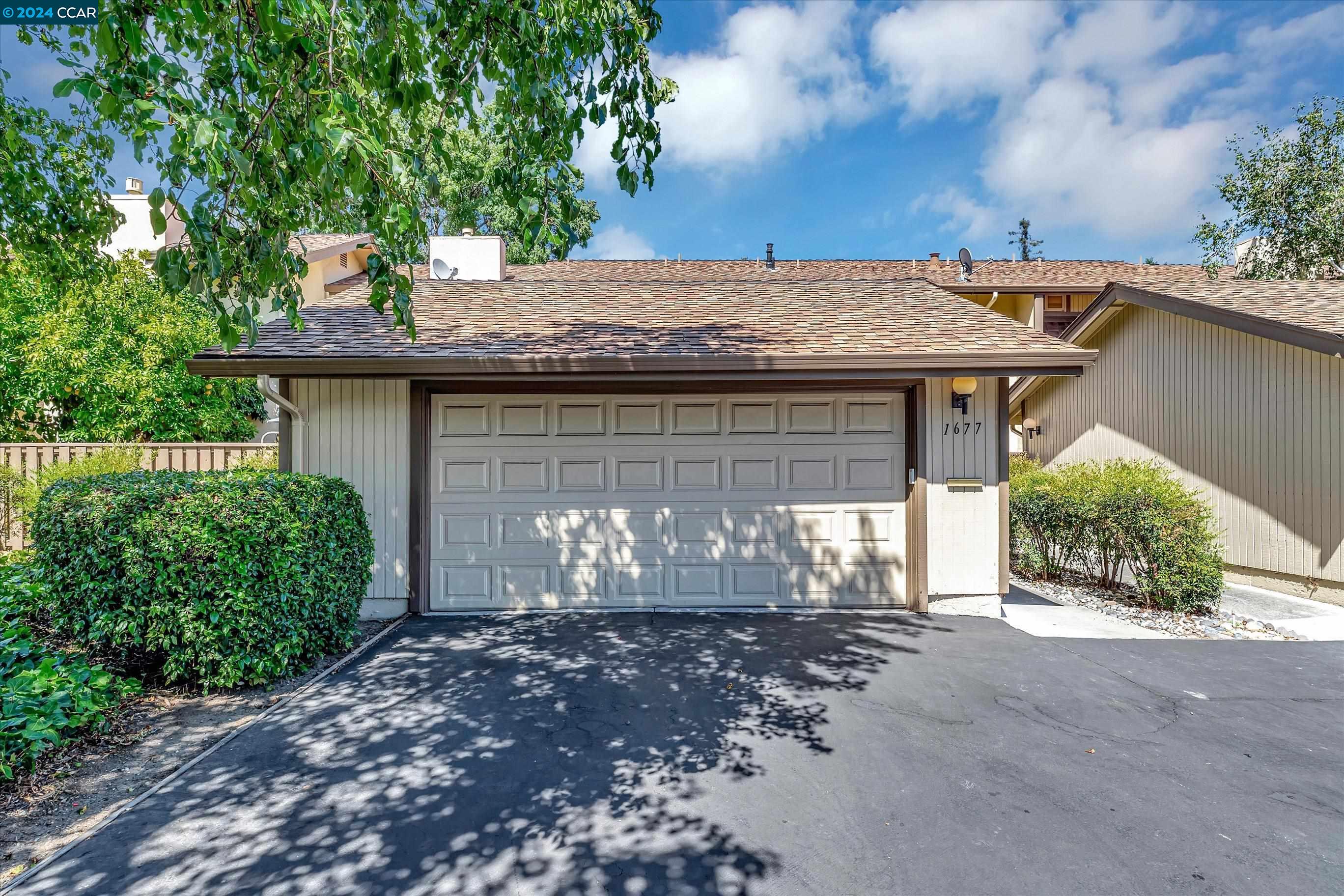 1677 Countrywood Ct