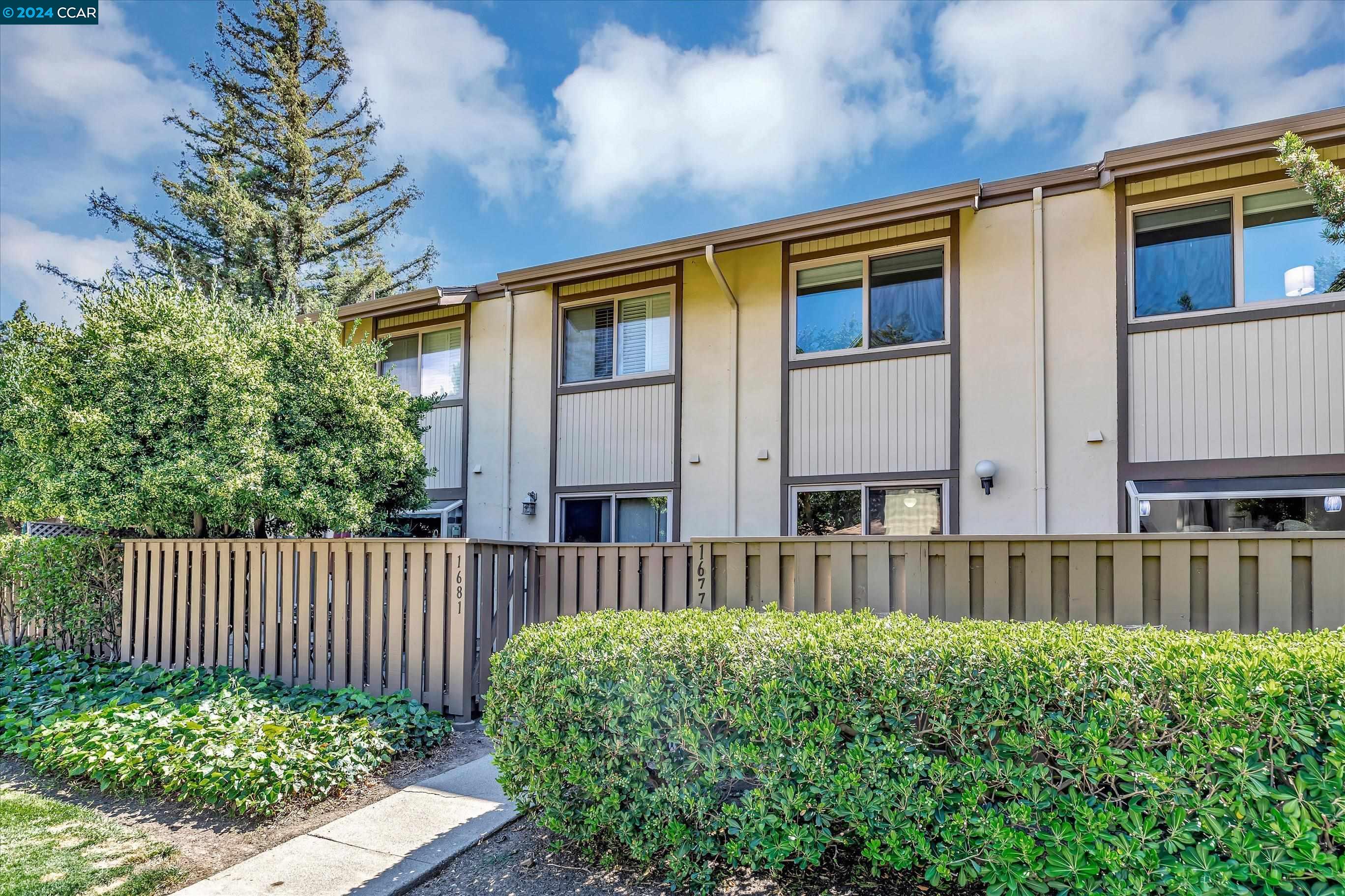 1677 Countrywood Ct