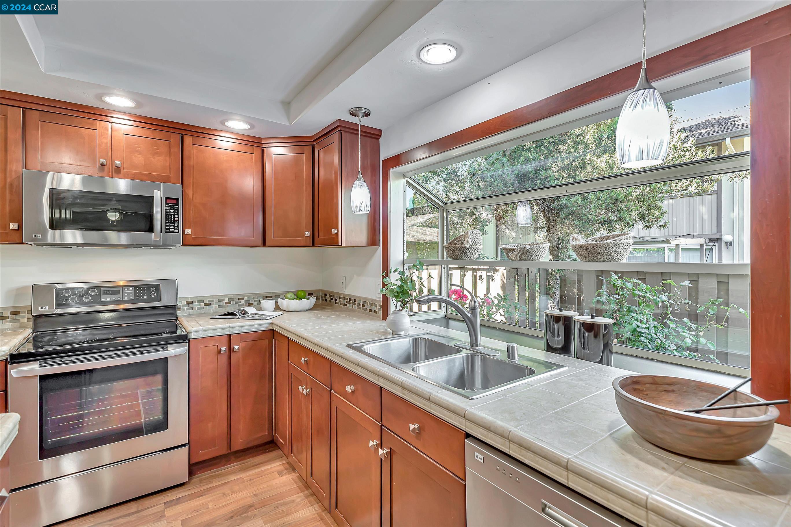 1677 Countrywood Ct