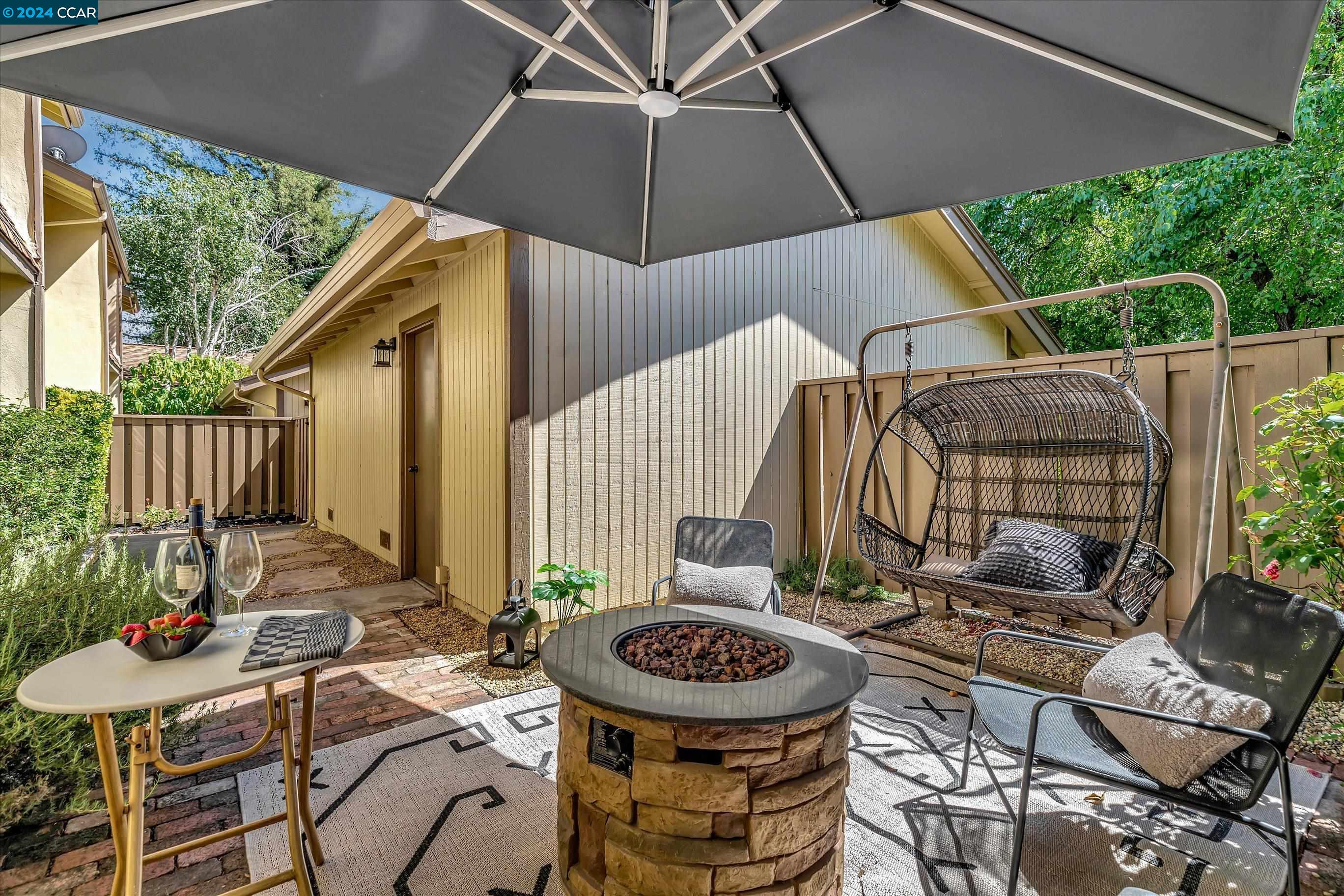 1677 Countrywood Ct
