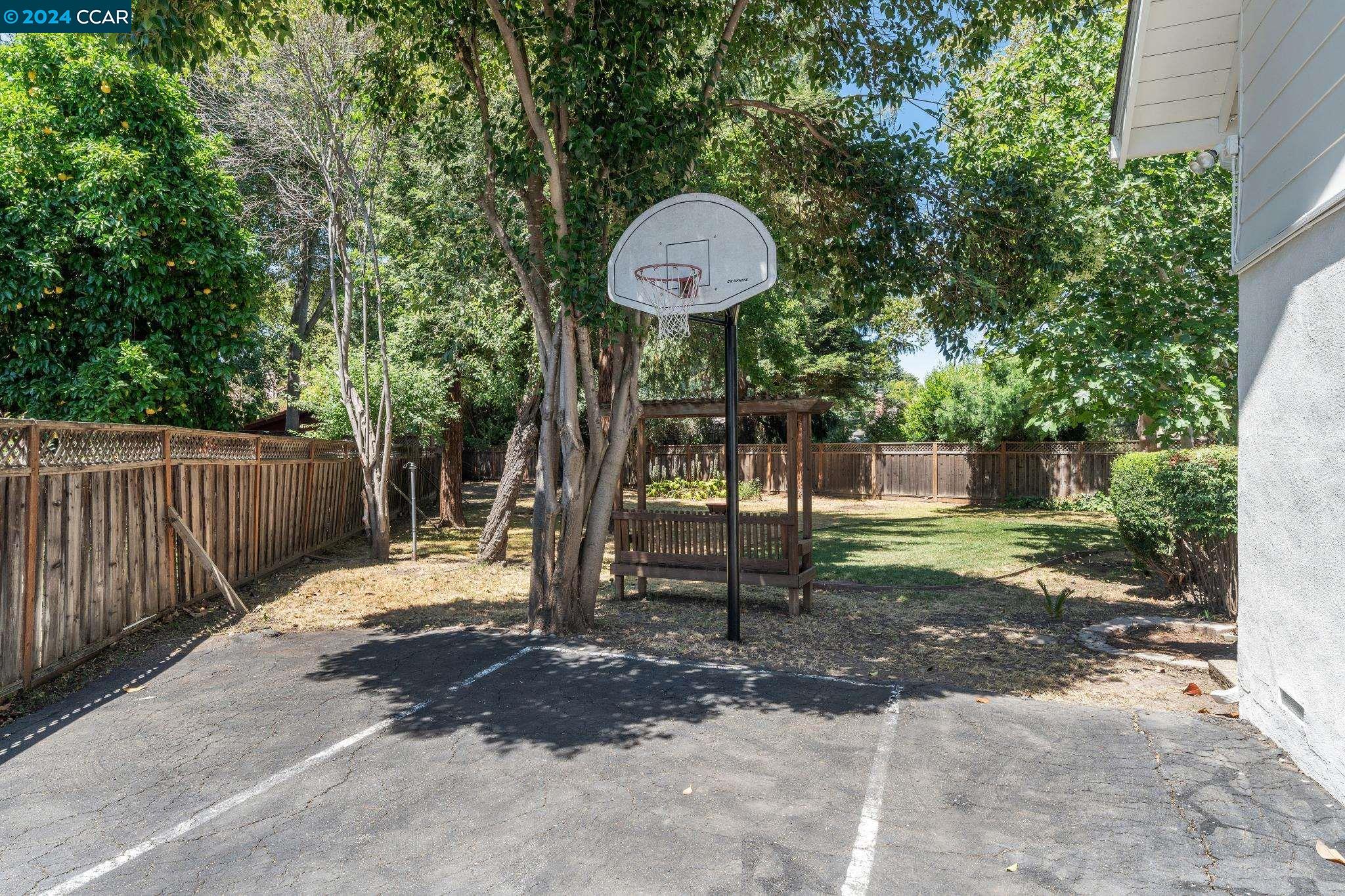 952 Nuala Ct