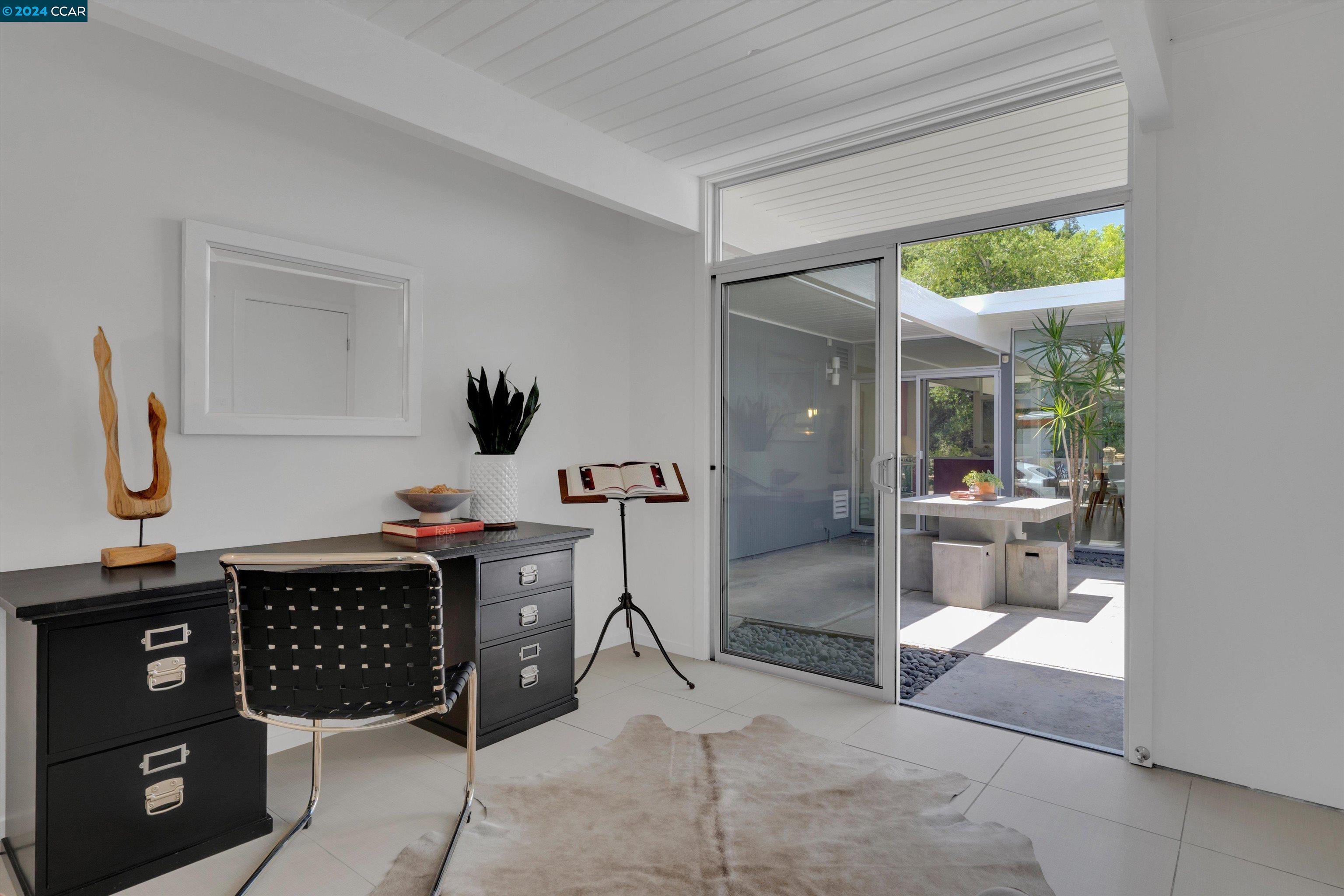 2715 San Carlos Dr