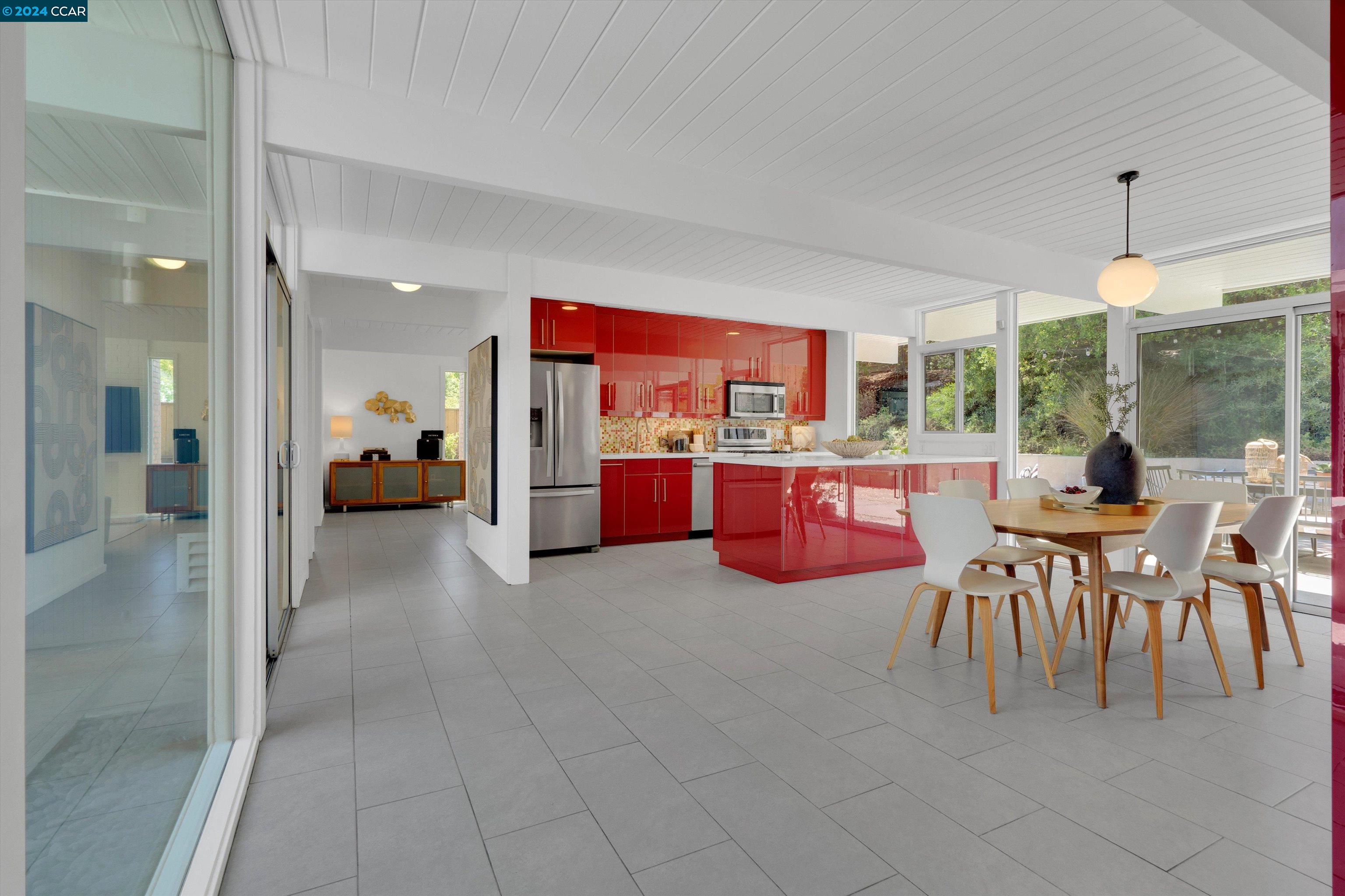 2715 San Carlos Dr