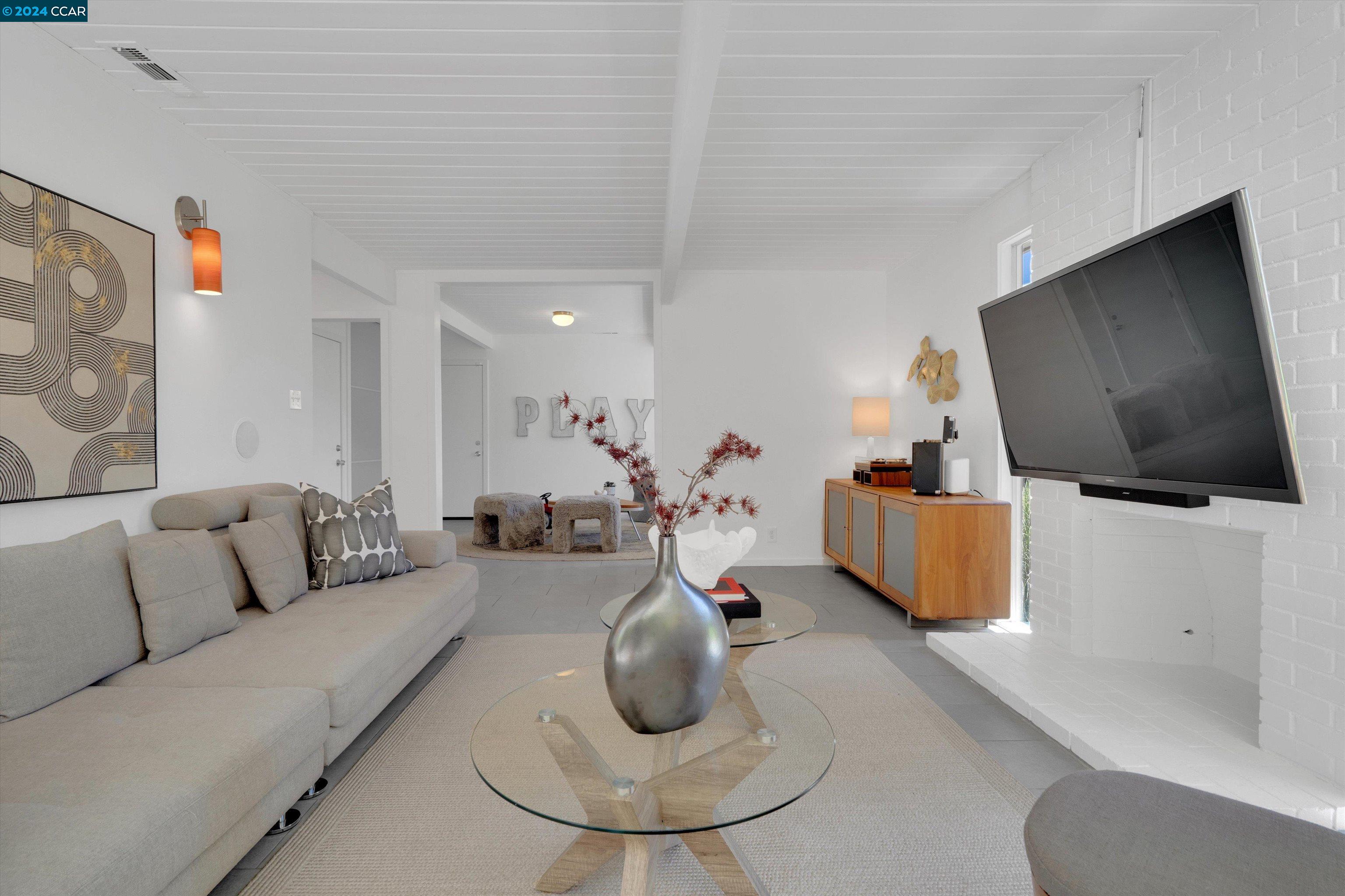 2715 San Carlos Dr