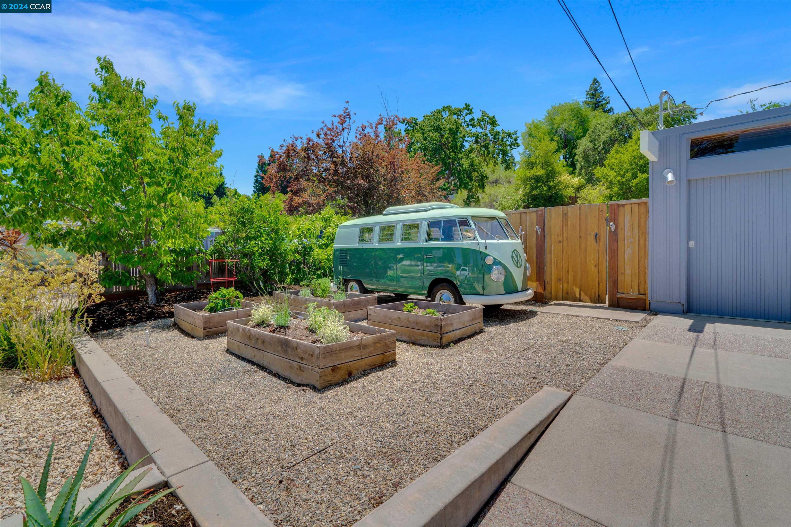 2715 San Carlos Dr