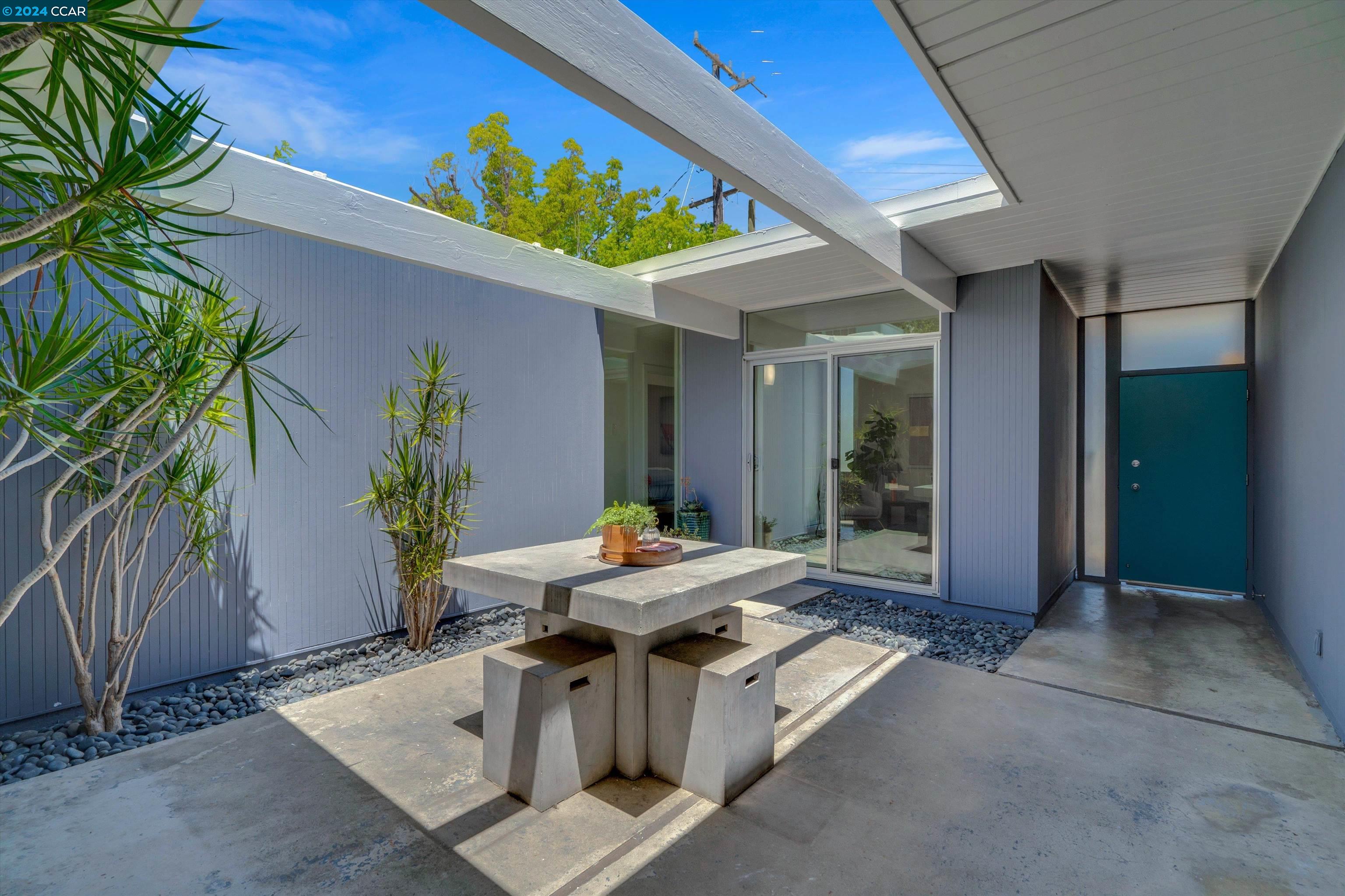 2715 San Carlos Dr