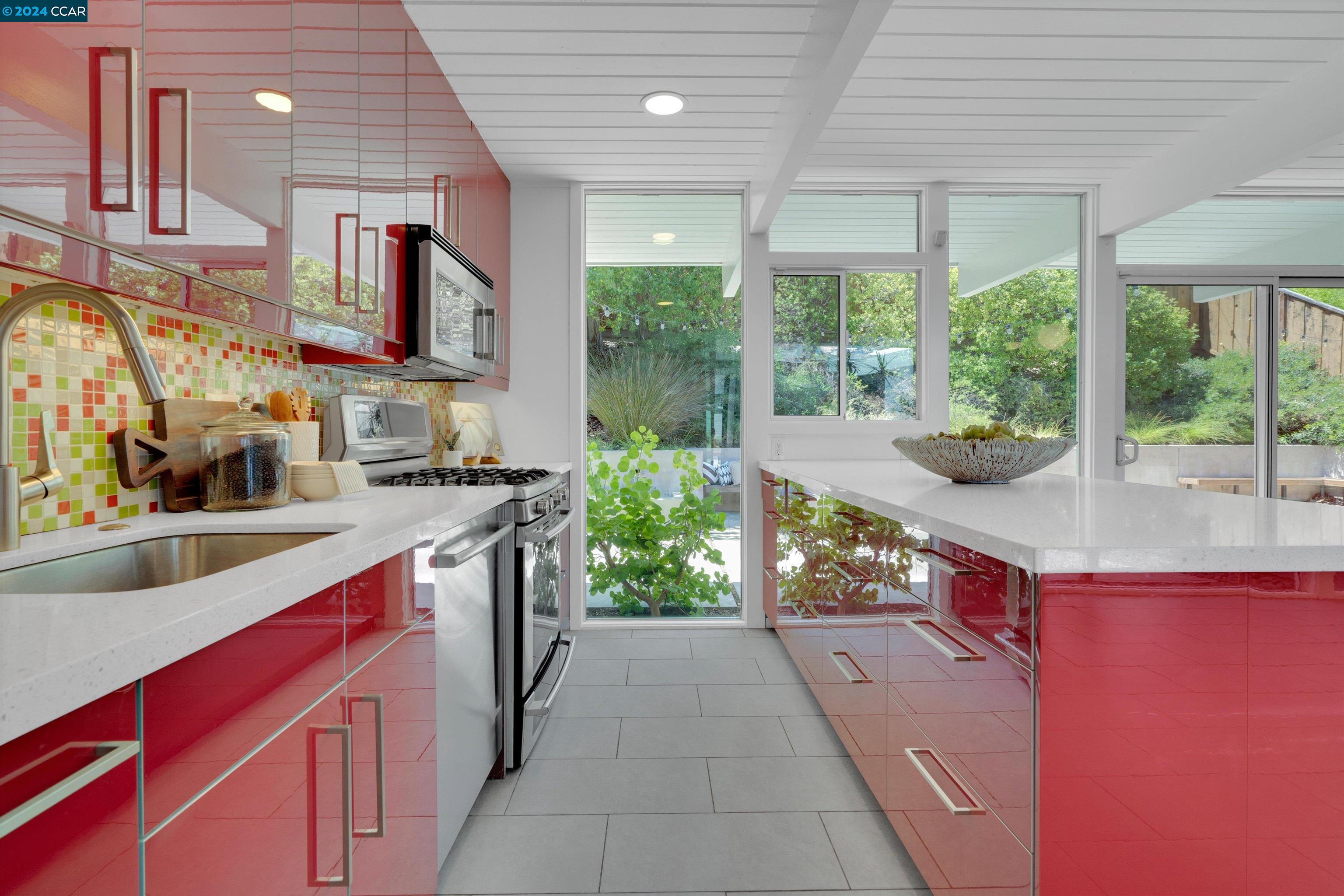 2715 San Carlos Dr