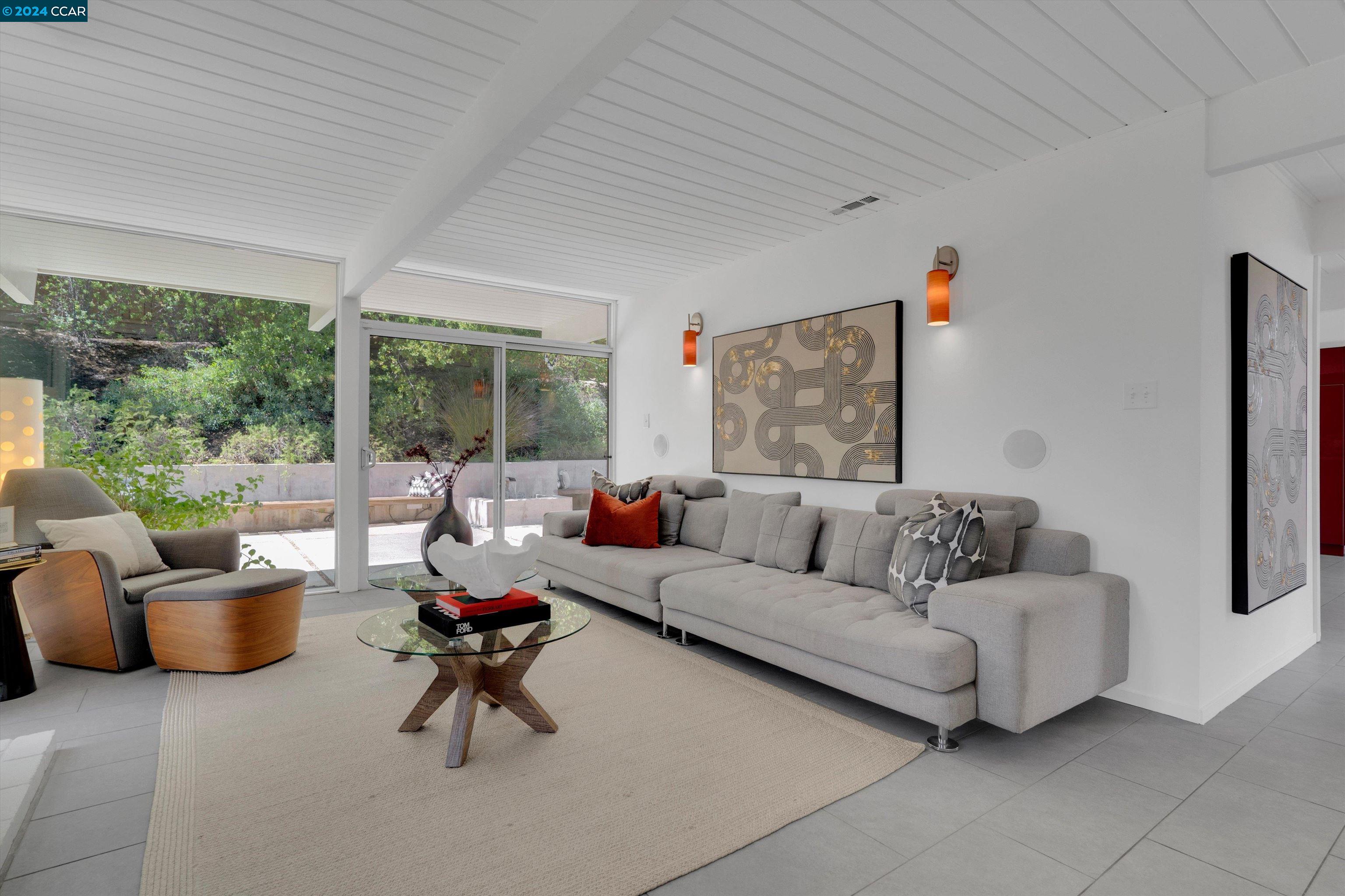 2715 San Carlos Dr